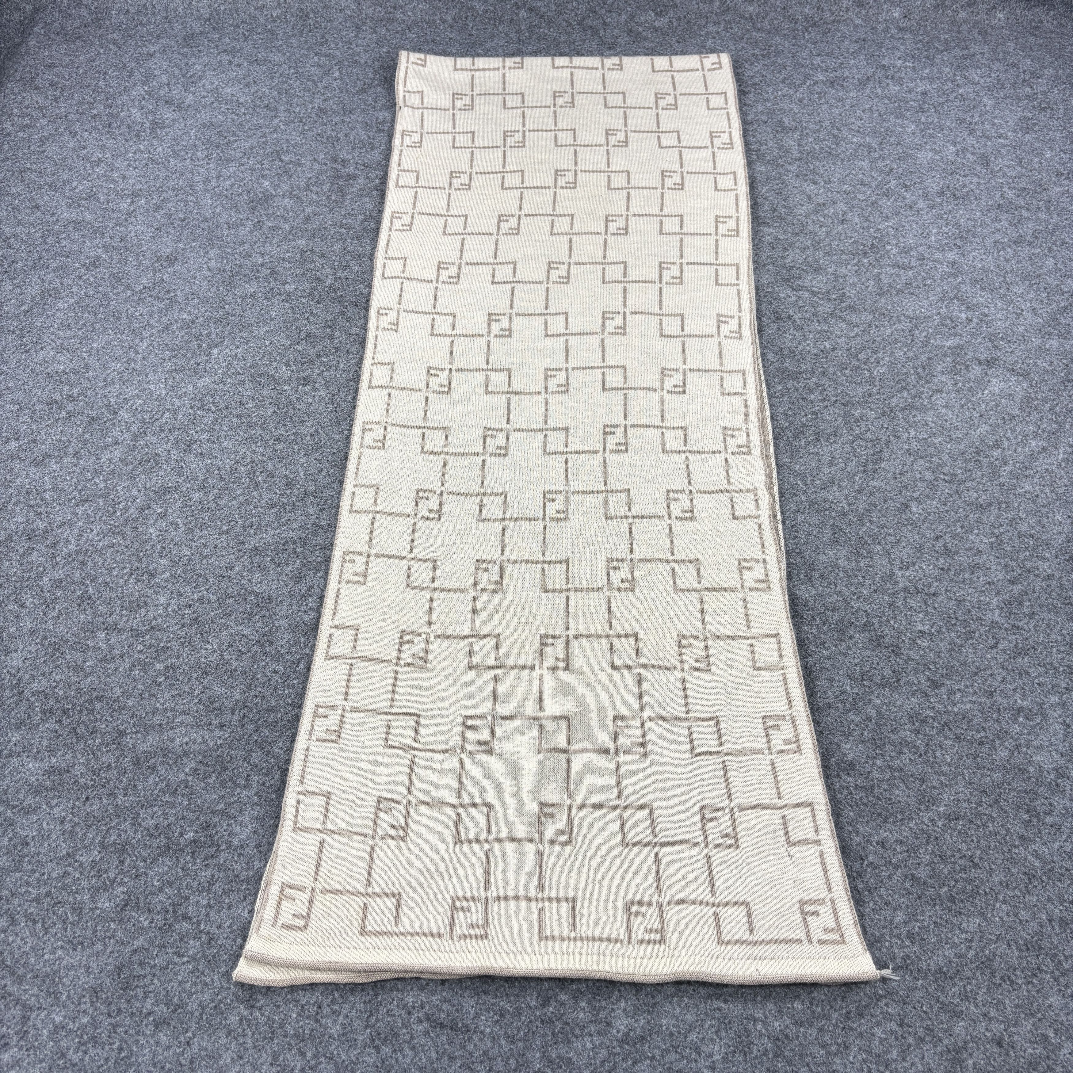 Fendi × Vintage GF10712 Fendi Scarf Neck Wear Muffler Nova Check Size ONE SIZE - 4 Thumbnail