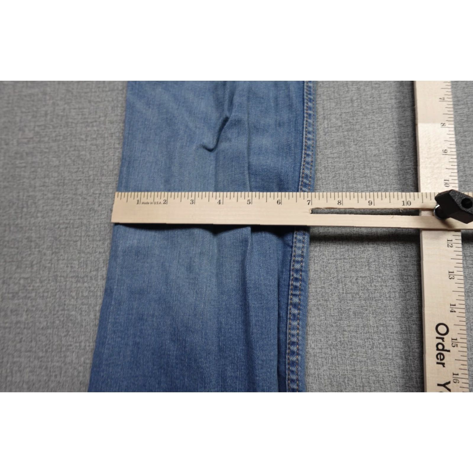 Levi's Levi's 514 Jeans Slim Straight Leg Mens 33 Blue Light Wash Denim Cotton Stretch 5-Pocket Cowboy Western Classic Brand Levi's 514 Mens Jeans Size US 33 - 6 Thumbnail