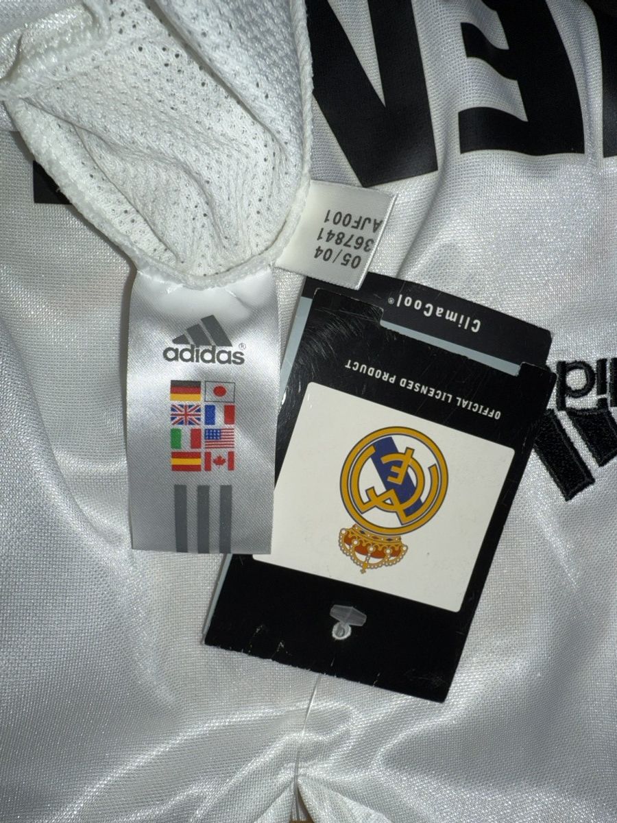 Adidas Real Madrid CF 2004/2005 home kit with Beckham nameset Size US S / EU 44-46 / 1 - 3 Thumbnail