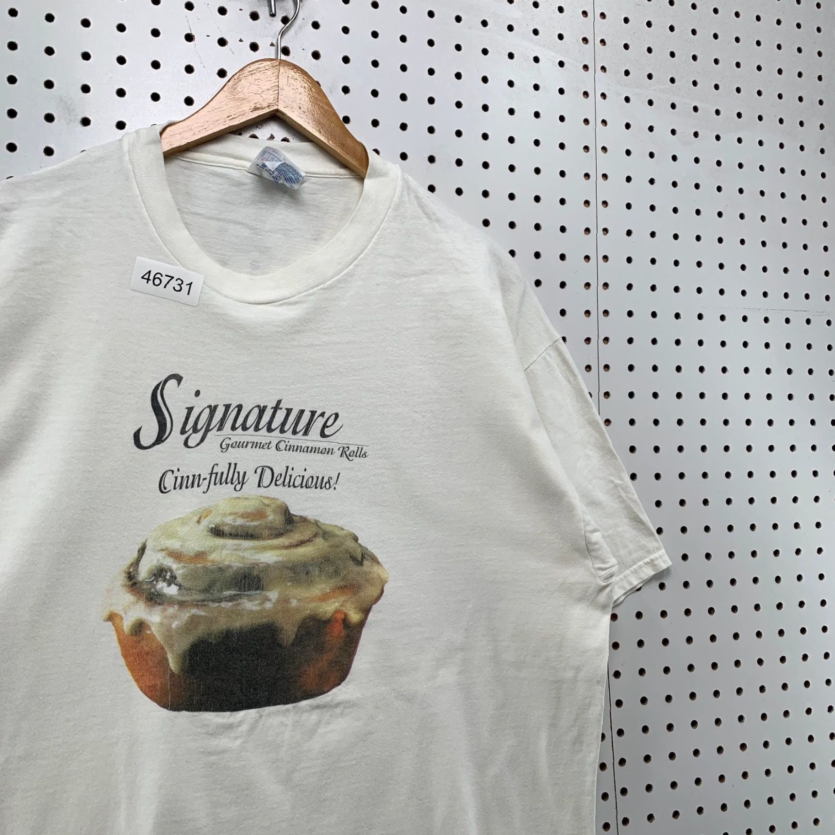 Hanes VINTAGE Nike Cinnamon Rolls Shirt Mens XL White Bakery Tee Short Sleeve Cinnabon Size US XL / EU 56 / 4 - 4 Thumbnail