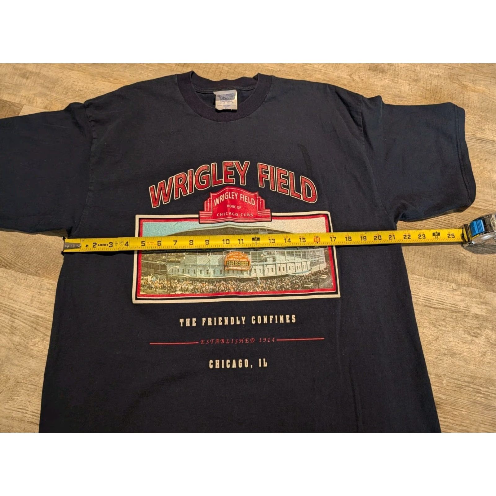 Vintage VINTAGE Chicago Cubs T-Shirt Stadium Wrigley Field - Cotton Heritage XL Blue Crew Neck Short Sleeve Men’s 90s Sports Baseball Graphic Print EUC Size US XL / EU 56 / 4 - 7 Thumbnail