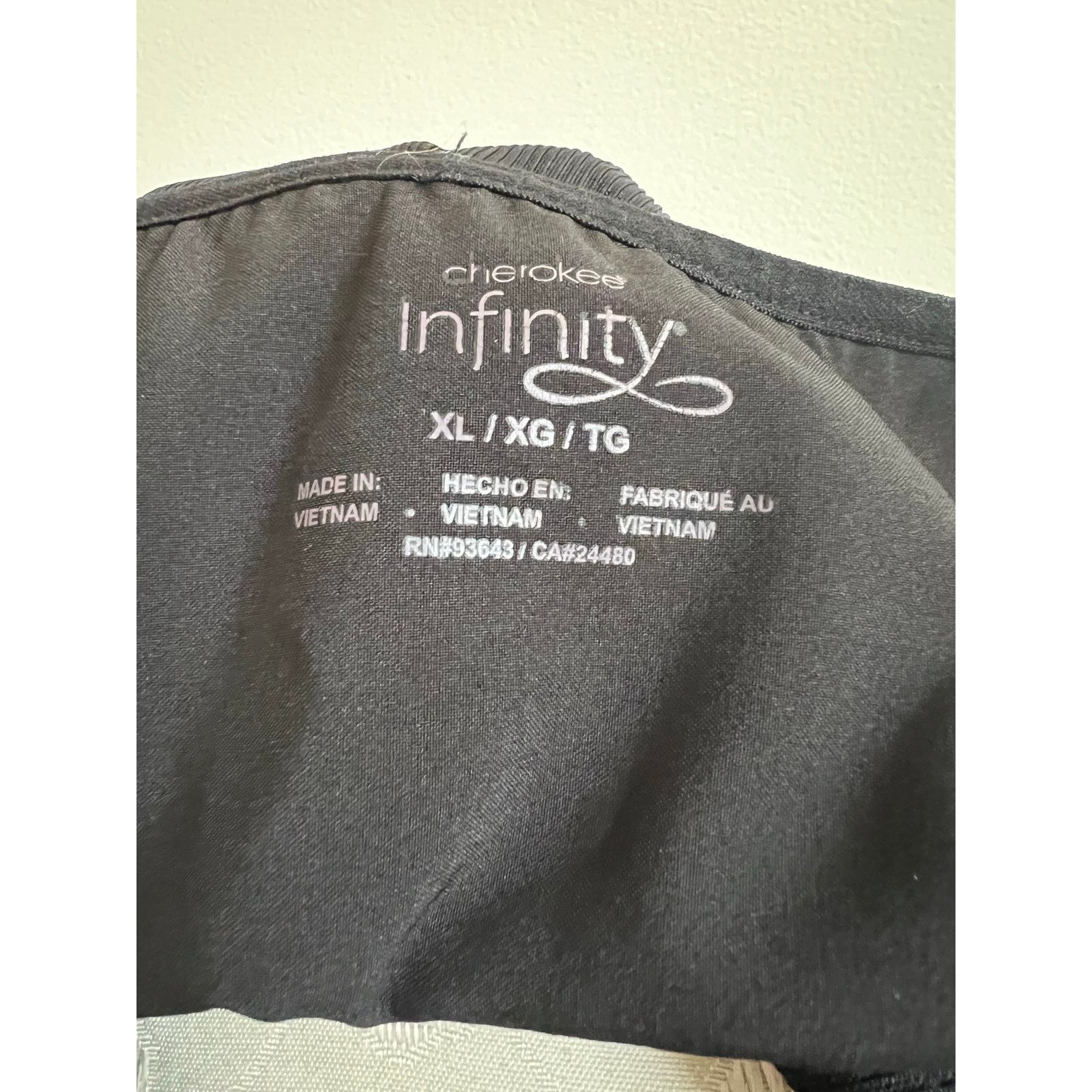 Cherokee Cherokee Infinity Women's 2Pocket Stretch VNeck Scrub Top XL Size US XL / EU 56 / 4 - 6 Thumbnail