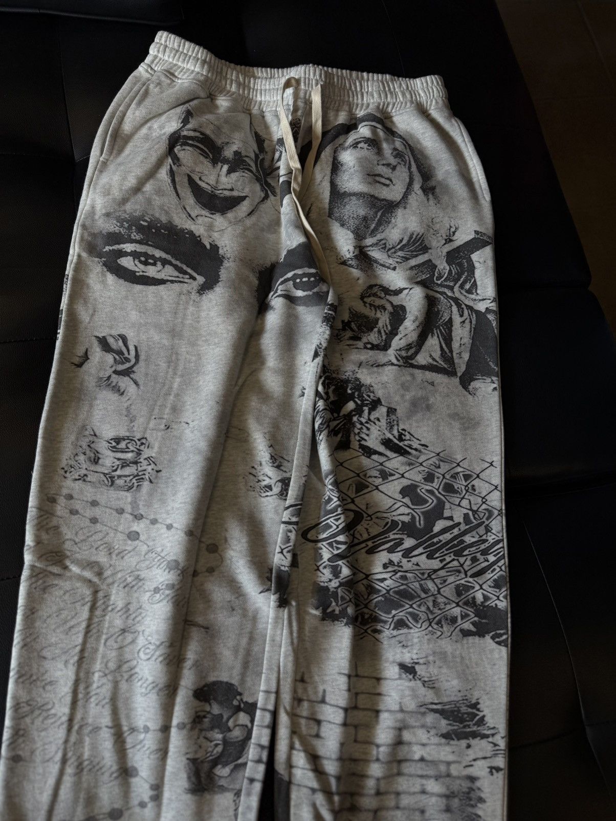 Vale Vale Valley Mural Sweatpants Size Medium(NEW) Size US 32 / EU 48 - 3 Thumbnail