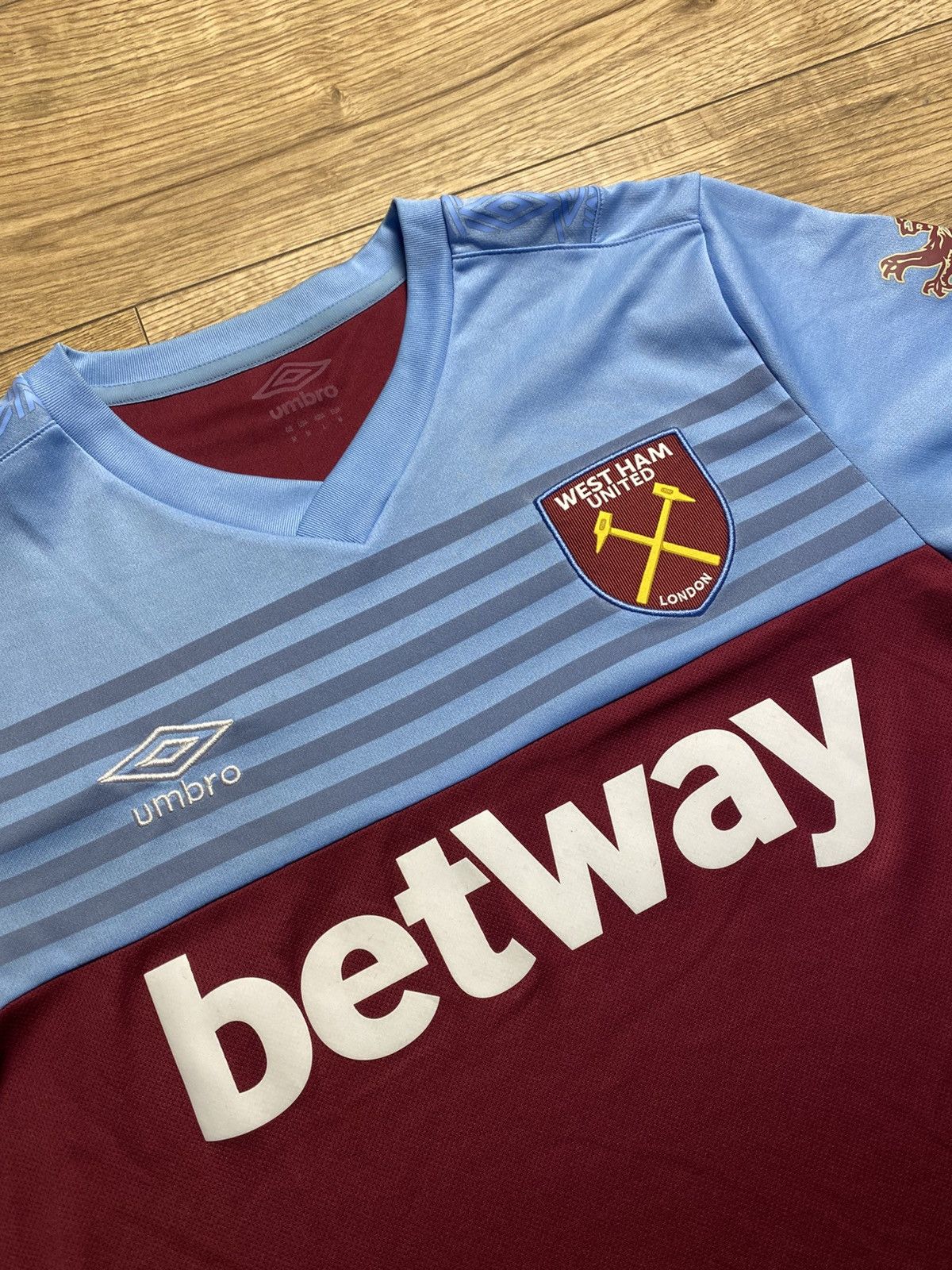 Umbro West Ham United 2019-2020 Home Football Shirt Umbro Size M Size US M / EU 48-50 / 2 - 3 Thumbnail