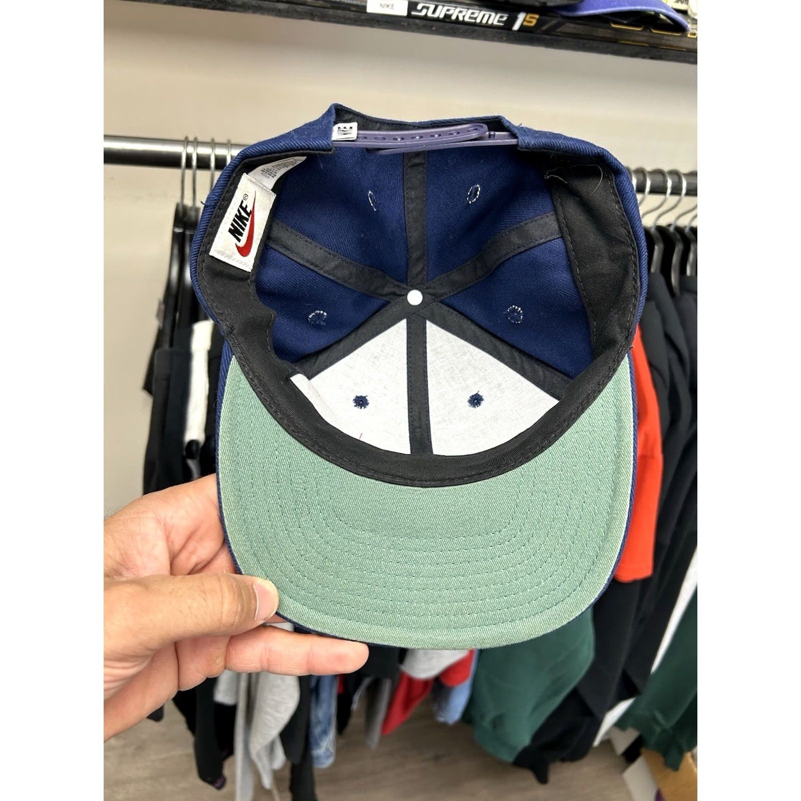 Nike VINTAGE Nike SnapBack Hat 90s Swoosh Logo Embroidered Navy/Red Taiwan One Size Unisex Adults Size ONE SIZE - 7 Thumbnail