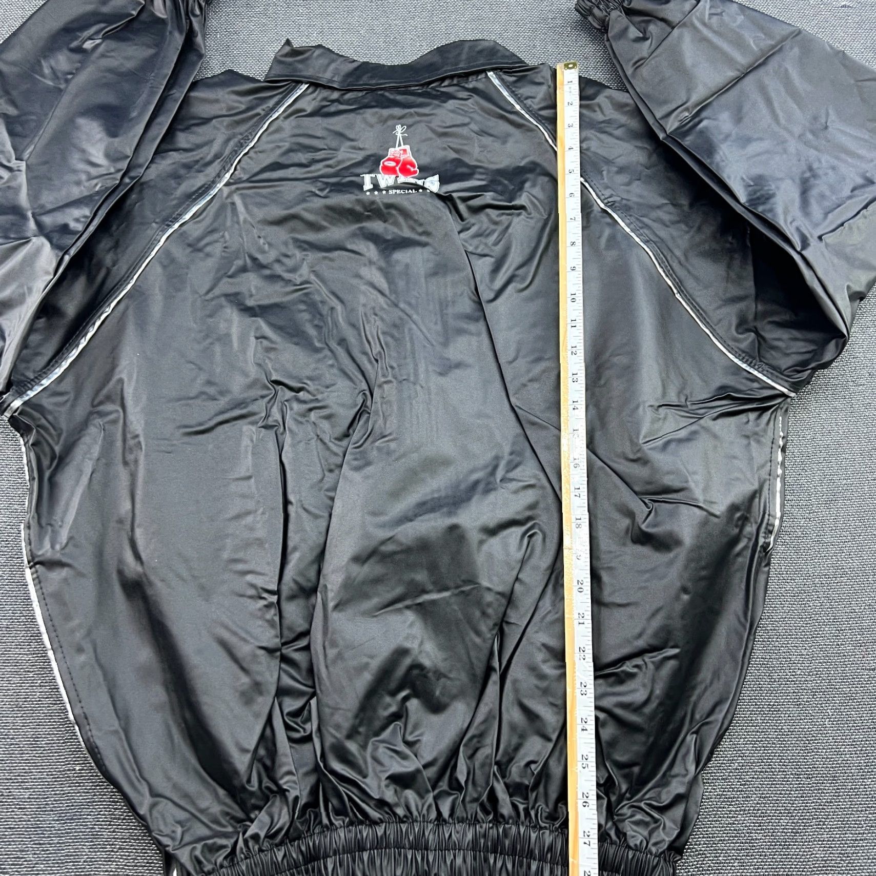 Twins Twins Special Sanuna Jacket Mens 2XL Black Thailand Muay Thai Sweat Track Jacket Full Zip Hooded Pockets Thermal Vintage No Size US XXL / EU 58 / 5 - 5 Thumbnail