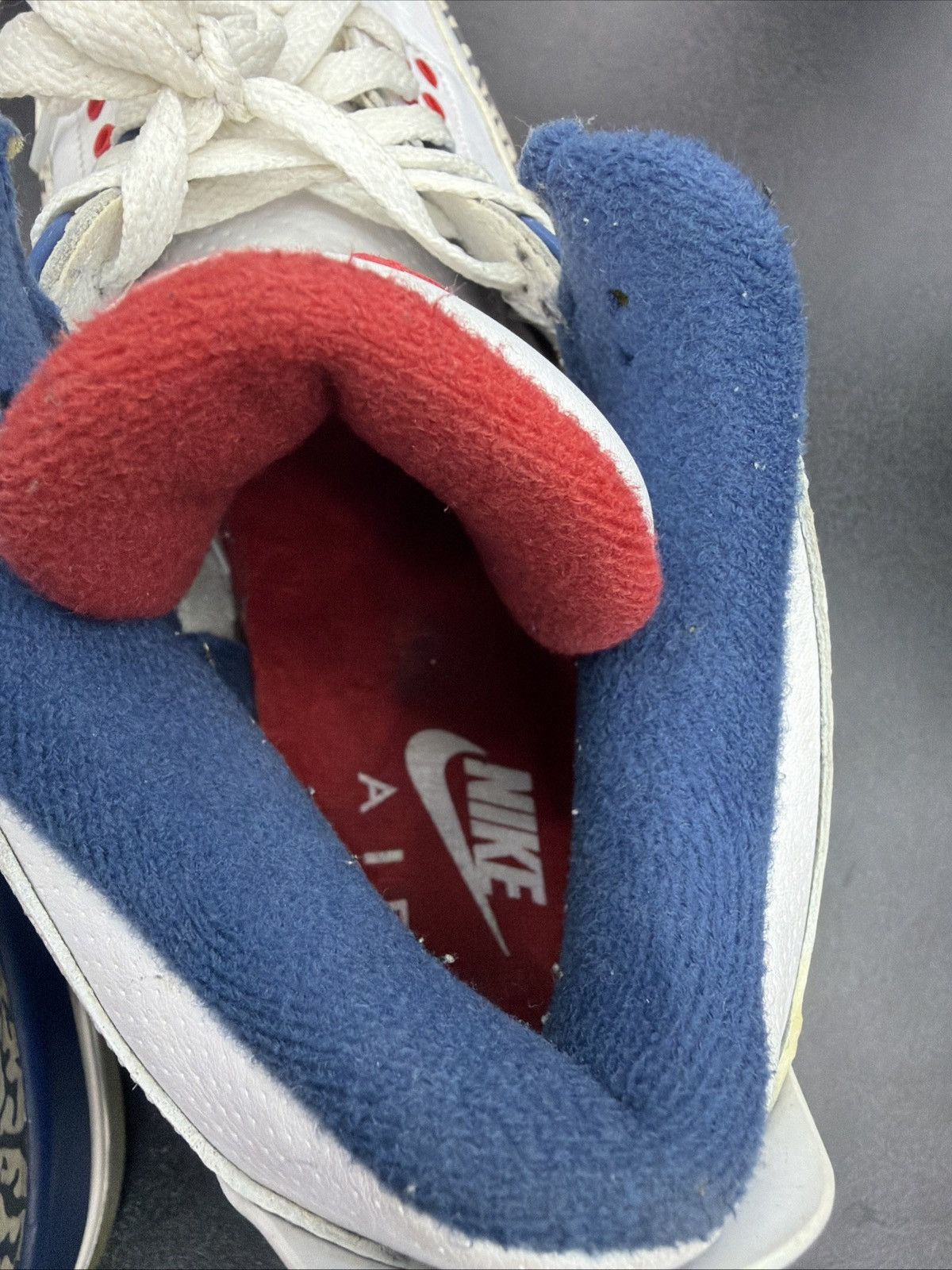 Jordan Brand Nike Air Jordan 3 Retro True Blue White Blue Red 2016 9.5 Size US 10 / EU 43 - 11 Thumbnail