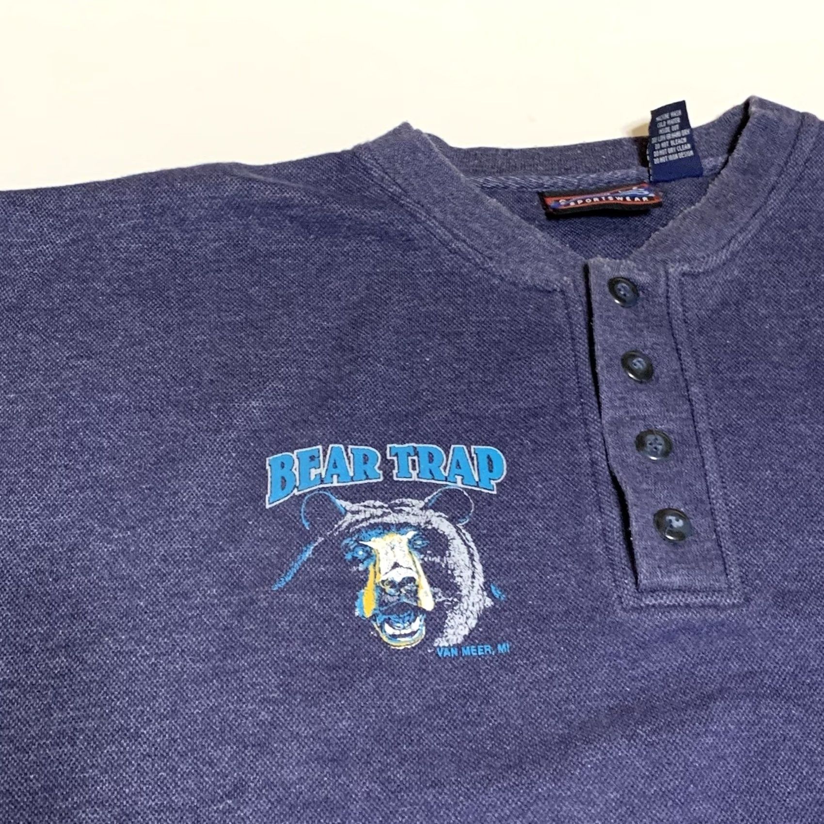 Vintage VINTAGE BEAR TRAP Van Meer Michigan Henley Sweatshirt Long Sleeve Mens Large Blue Cotton Blend 1990s Hanley? Size US L / EU 52-54 / 3 - 4 Thumbnail