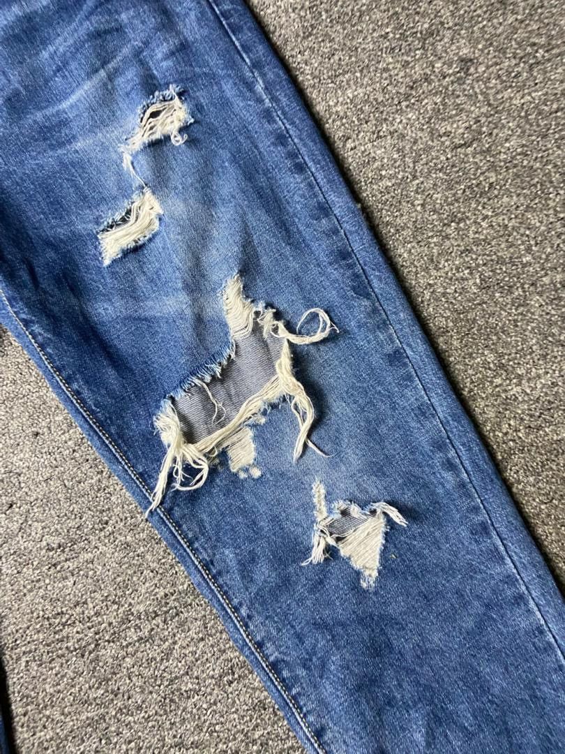 Uniqlo Uniqlo UJ Distressed Ripped Jeans (172) Size US 33 - 11 Thumbnail
