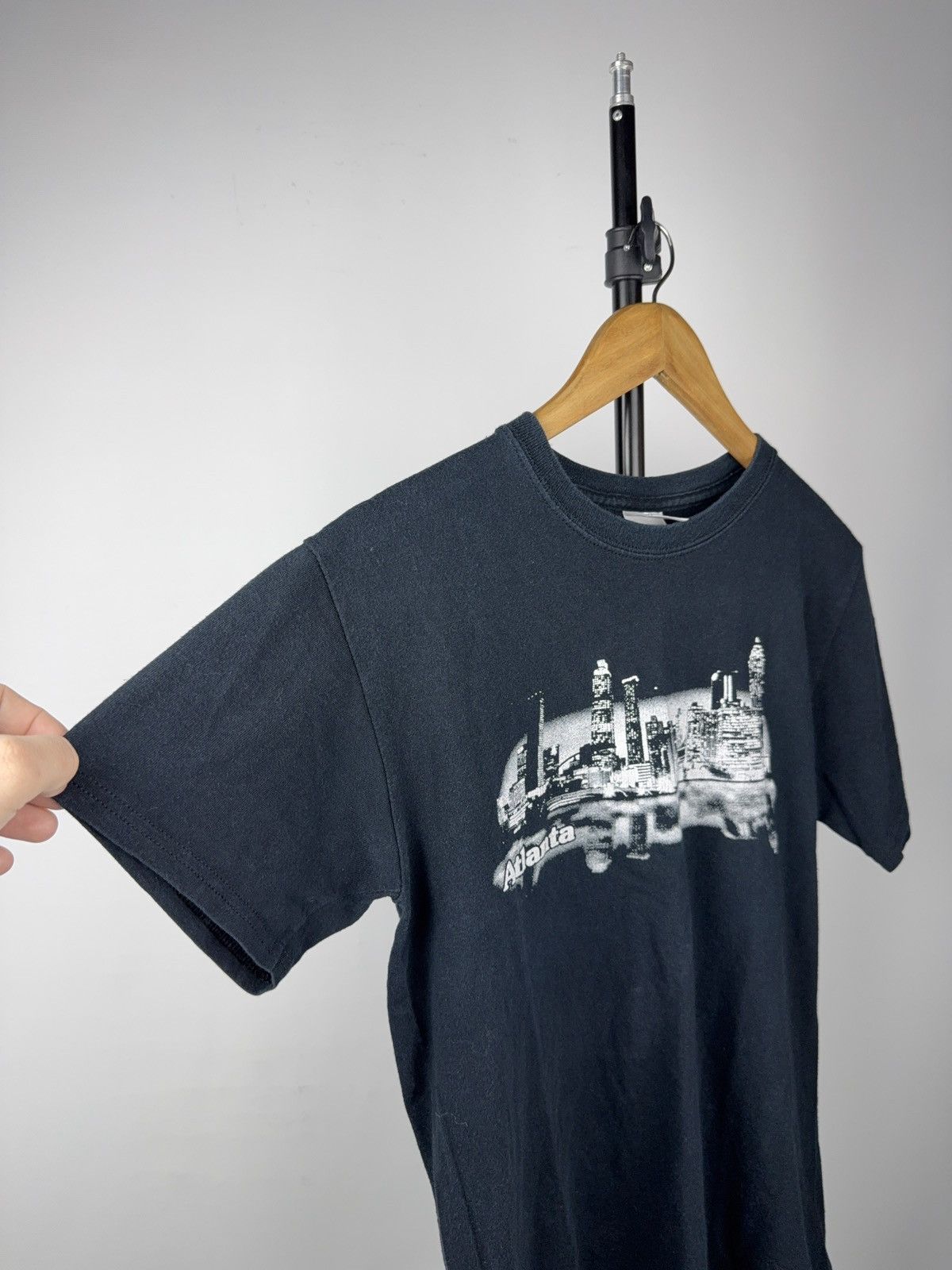 Vintage Vintage 00s Y2K Retro USA Atlanta Logo city t shirt Size US S / EU 44-46 / 1 - 5 Thumbnail