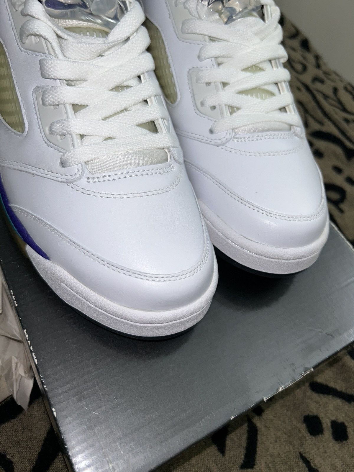 Jordan Brand 2006 DS Air Jordan V (5) LS “Grape” Size US 9 / EU 42 - 4 Thumbnail