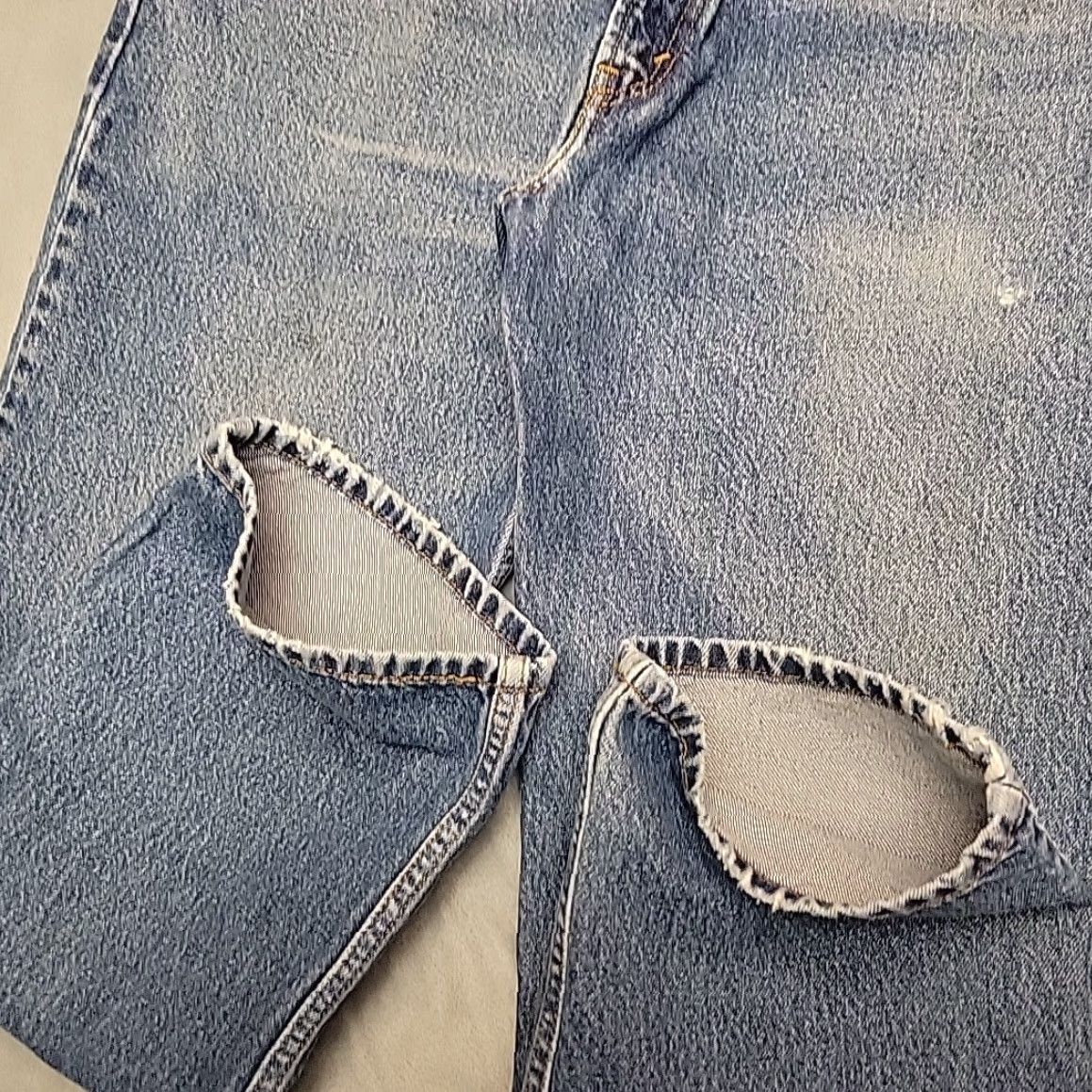 Denime VINTAGE Levis Jeans Men 38x30 Whiskered Faded Blue 550 Denim Relaxed Fit Y2k 90s USA American Mens Size US 38 / EU 54 - 6 Thumbnail
