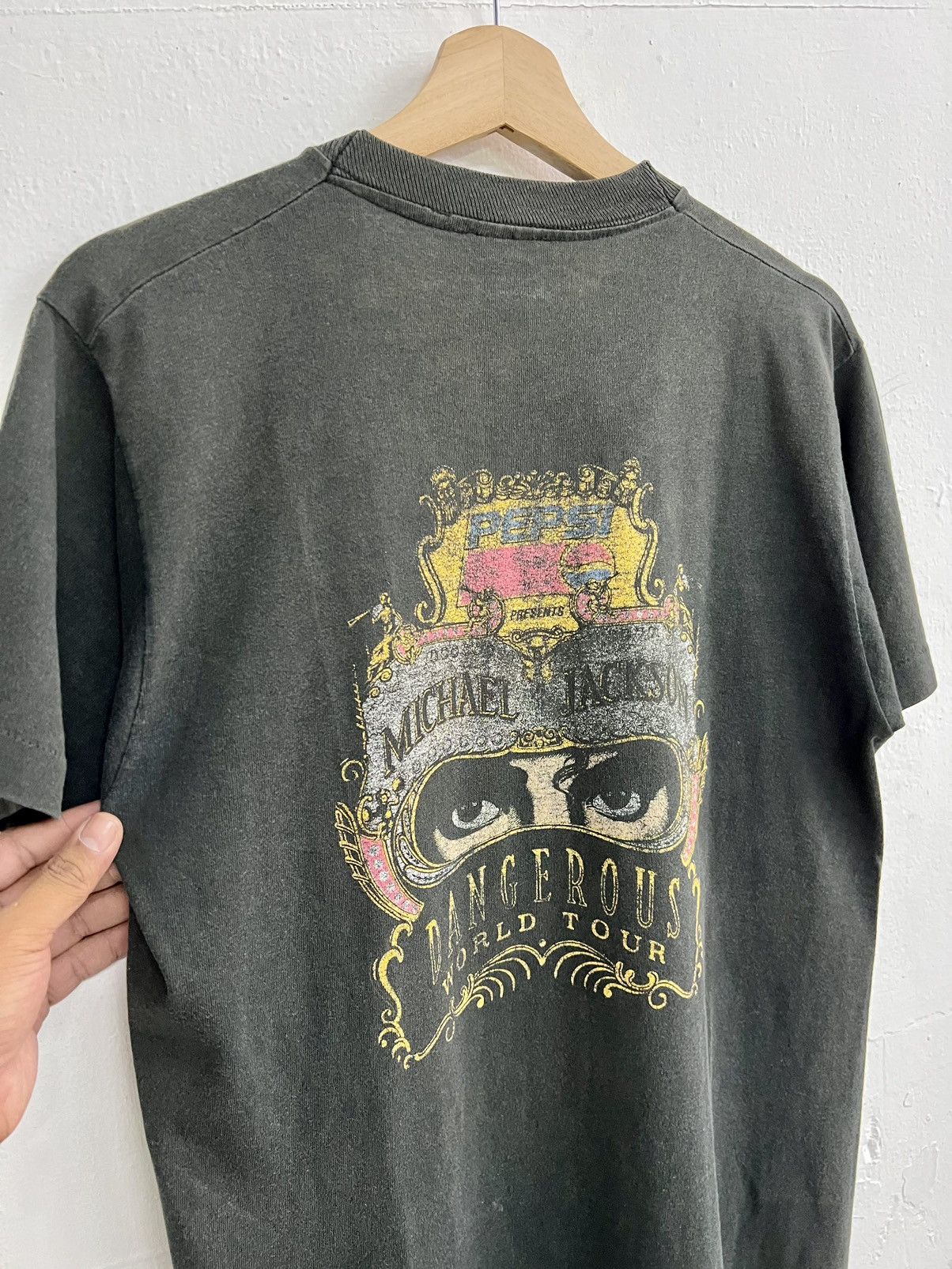 Vintage Vintage 90s Michael Jackson Dangerous World Tour Tee Size US M / EU 48-50 / 2 - 9 Thumbnail