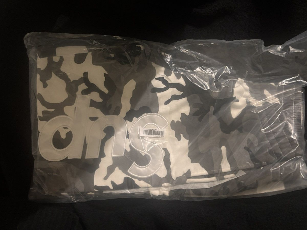 Supreme Supreme Satin Applique Sweatpant Size US 37 - 3 Thumbnail