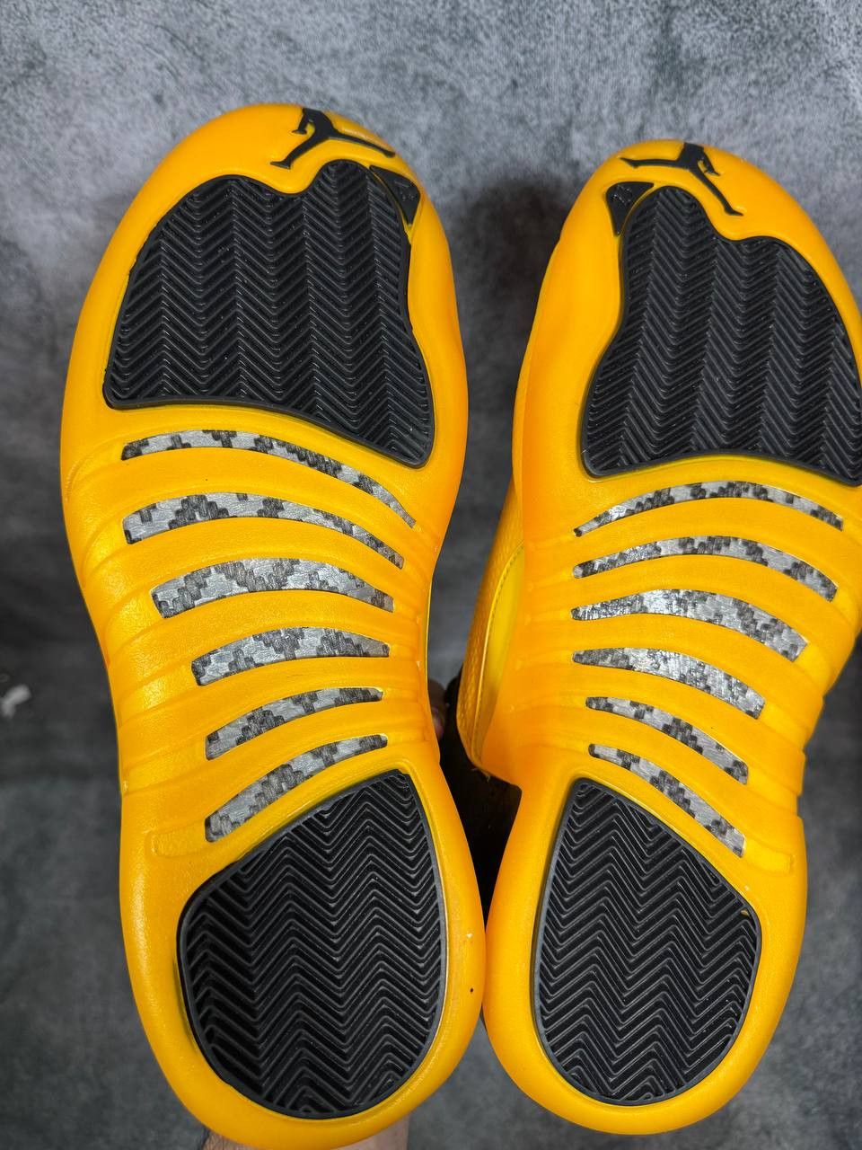 Jordan Brand Size 9 | Jordan 12 University Gold No Box | Pre-Owned Size US 9 / EU 42 - 7 Thumbnail