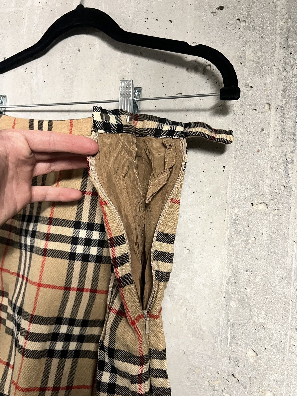Burberry Vintage Burberrys Nova Check Skirt Wool. Long Beige Size 27" / US 4 / IT 40 - 5 Thumbnail