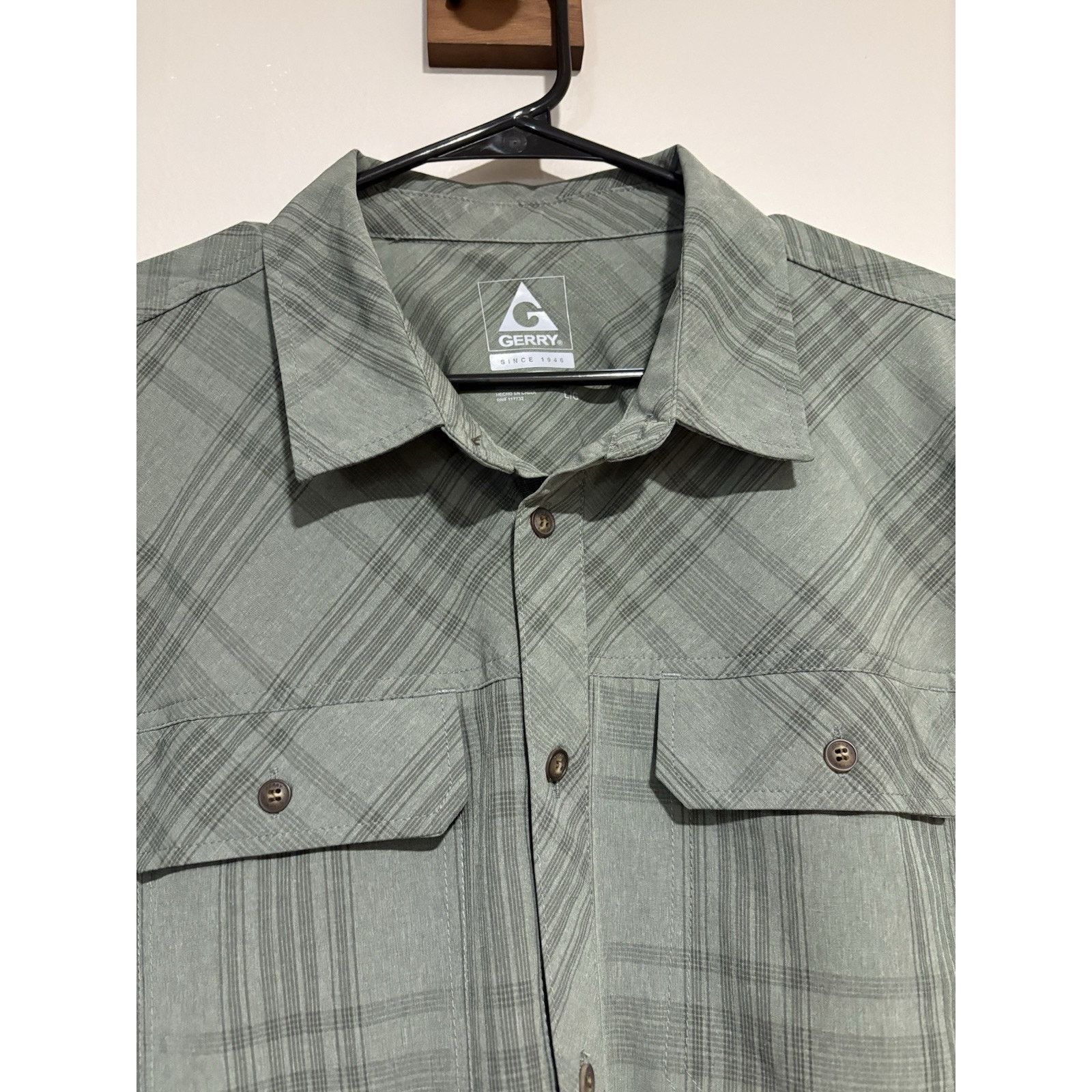 Other GERRY Shirt Adult Large Green Short Sleeve Tech Button Down Size US L / EU 52-54 / 3 - 3 Thumbnail