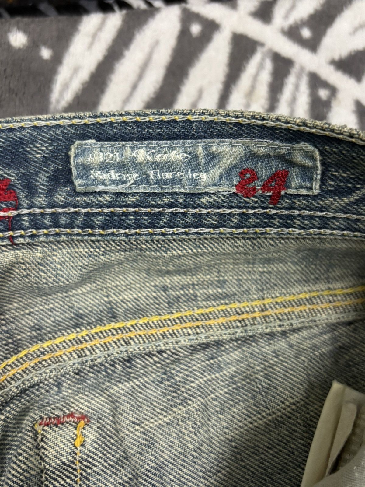 Vintage Vintage Y2K Blue Cult Midrise Flare Leg Mud Wash Jeans Size 28" / US 6 / IT 42 - 18 Thumbnail