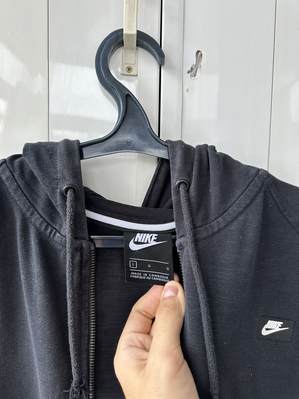 Nike Vintage Nike Hoodie Patch Logo Black Fit Size US L / EU 52-54 / 3 - 15 Thumbnail