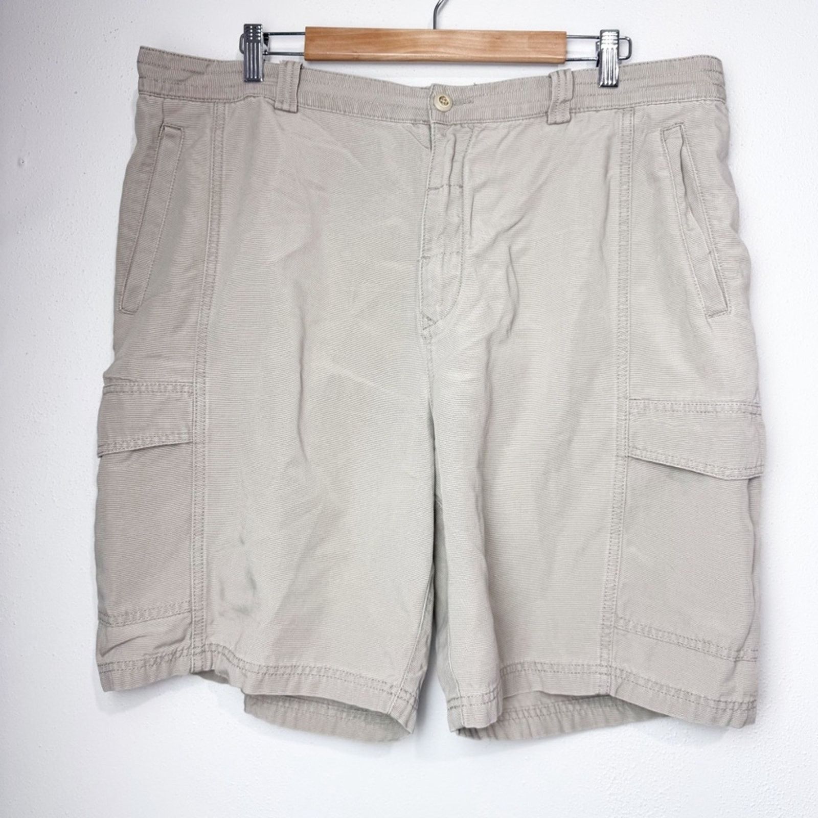 Tommy Bahama Tommy Bahama 9” Tan Flatfront Cargo Shorts Men’s Size 40 Size US 40 / EU 56 - 7 Thumbnail