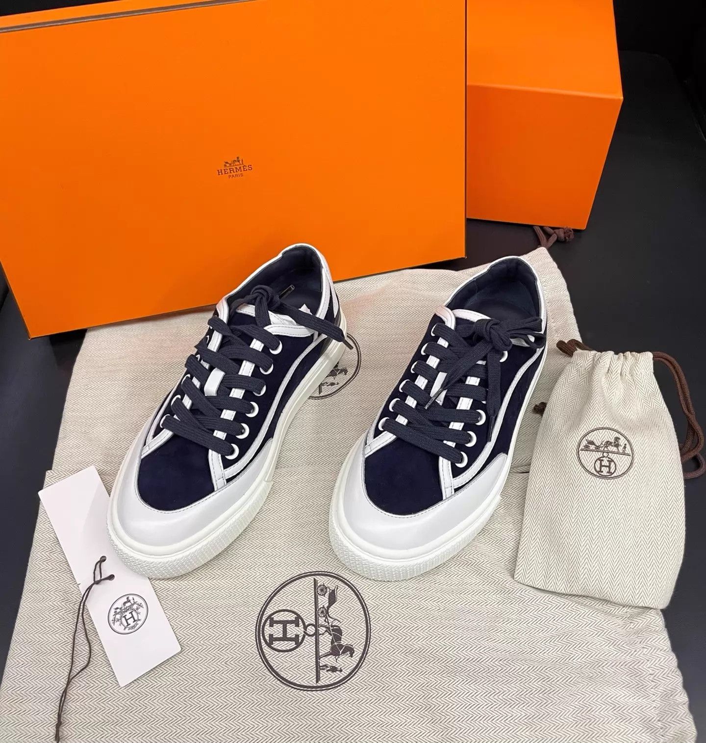 Hermes Hermes Women's RT Navy & White Low-Top Sneaker 35.5 Size US 5 / IT 35 - 2 Thumbnail