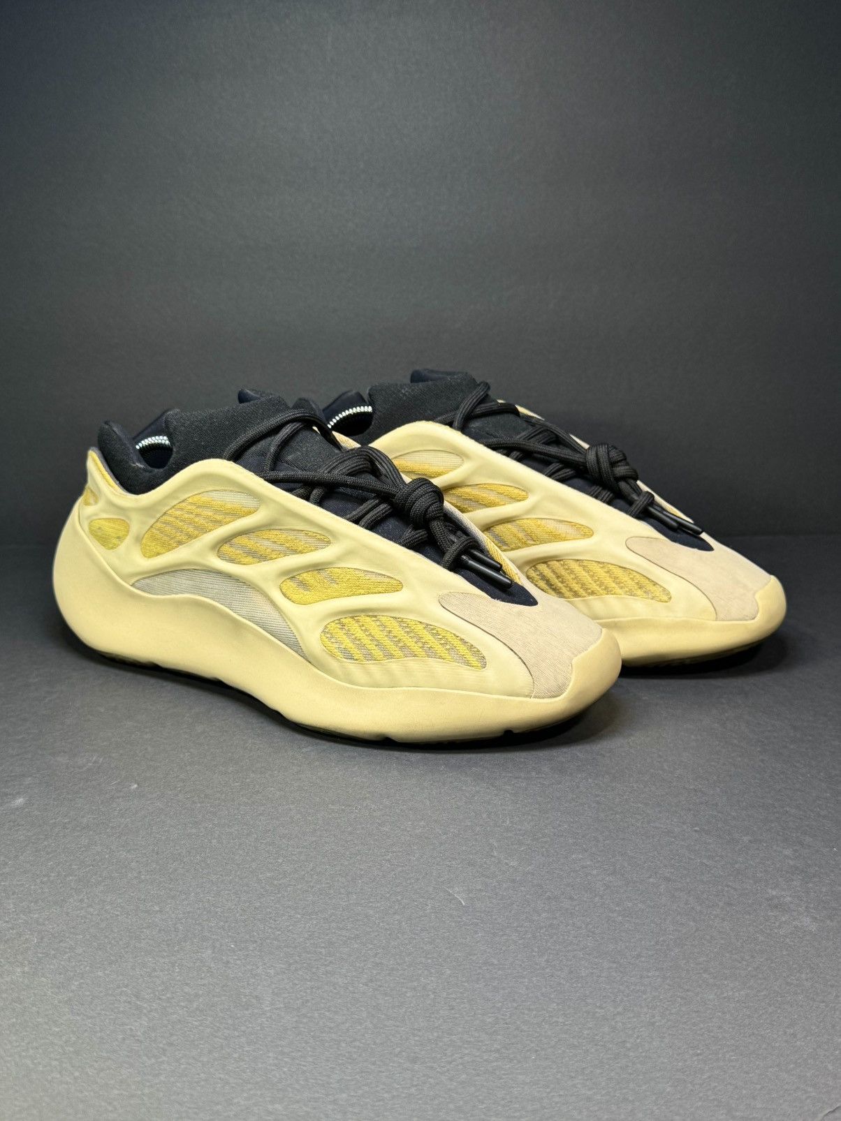 Adidas Adidas Yeezy Boost 700 V3 Mono Safflower Size US 9 / EU 42 - 2 Thumbnail