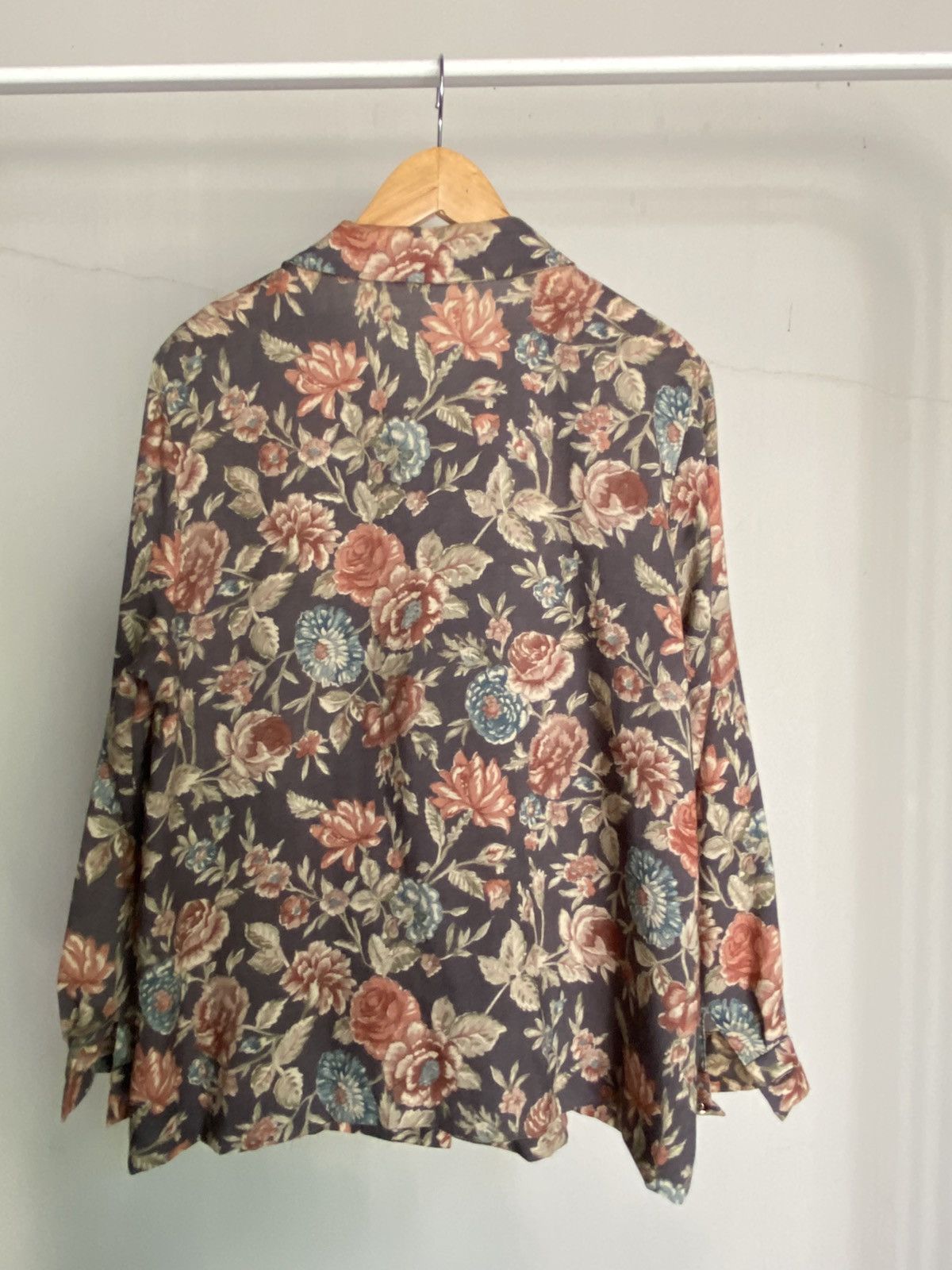 Burberry Burberrys Vintage Floral Button-Up Blouse in Charcoal Size XL / US 12-14 / IT 48-50 - 11 Thumbnail