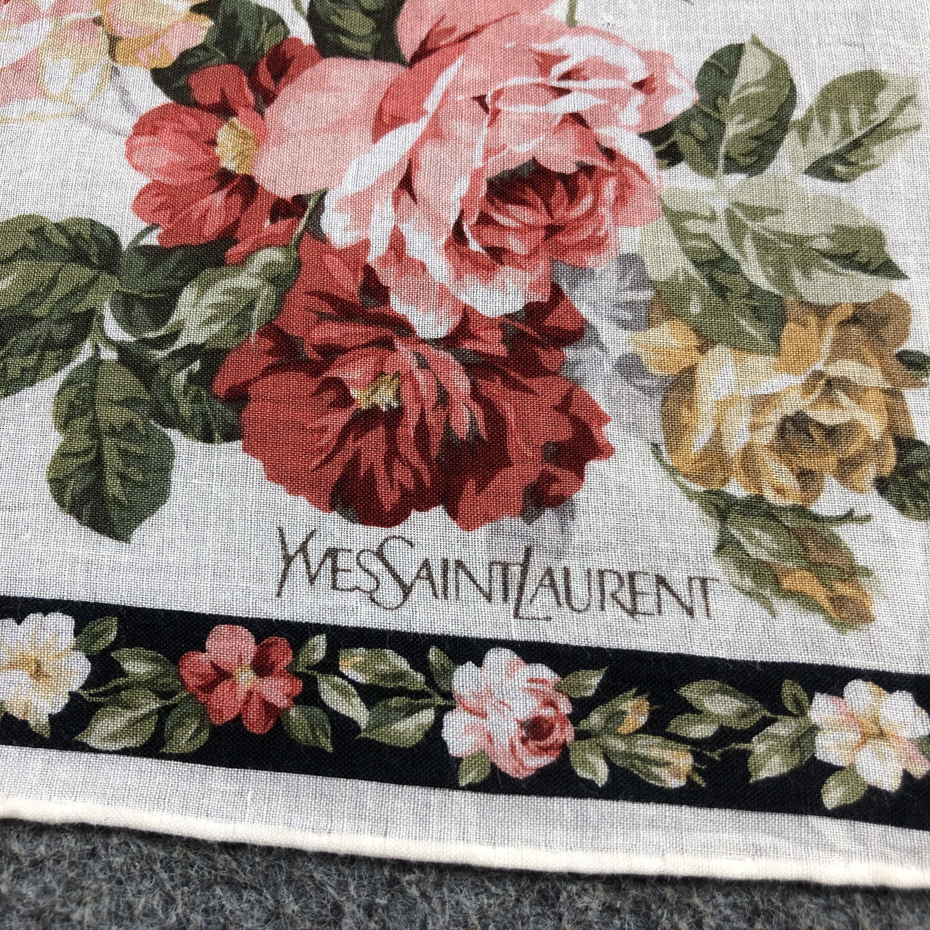 Yves Saint Laurent Yves Saint Laurent Handkerchief Neckerchief Bandana H2699 Size ONE SIZE - 4 Thumbnail
