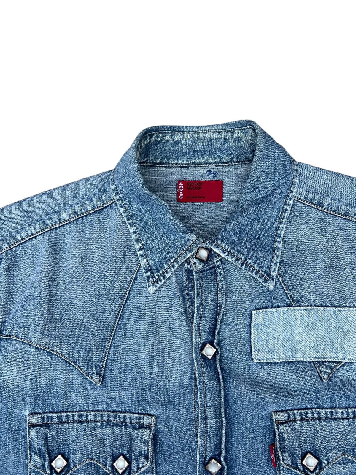 Levi's VTG 2002 Levi’s Red Tab Distressed Fade Denim Western Shirt Size US M / EU 48-50 / 2 - 6 Thumbnail