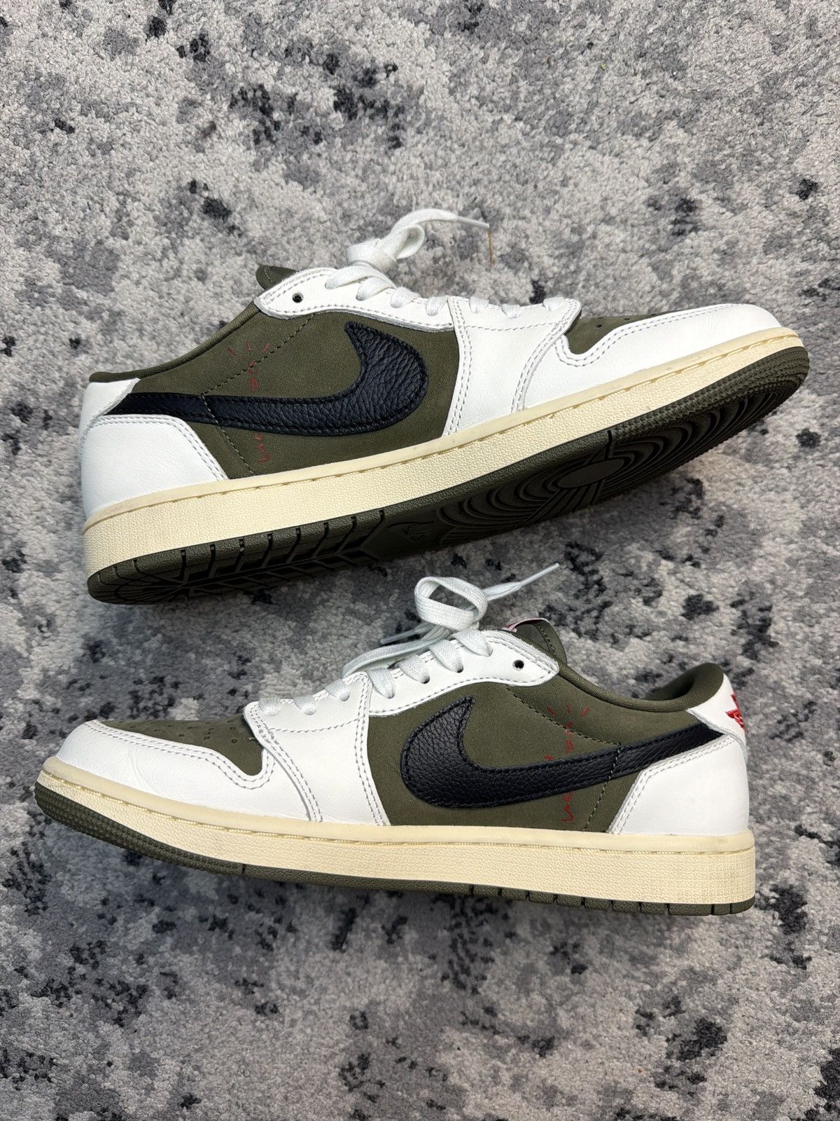 Jordan Brand × Travis Scott Travis Scott Medium Olive Size US 9.5 / EU 42-43 - 2 Thumbnail