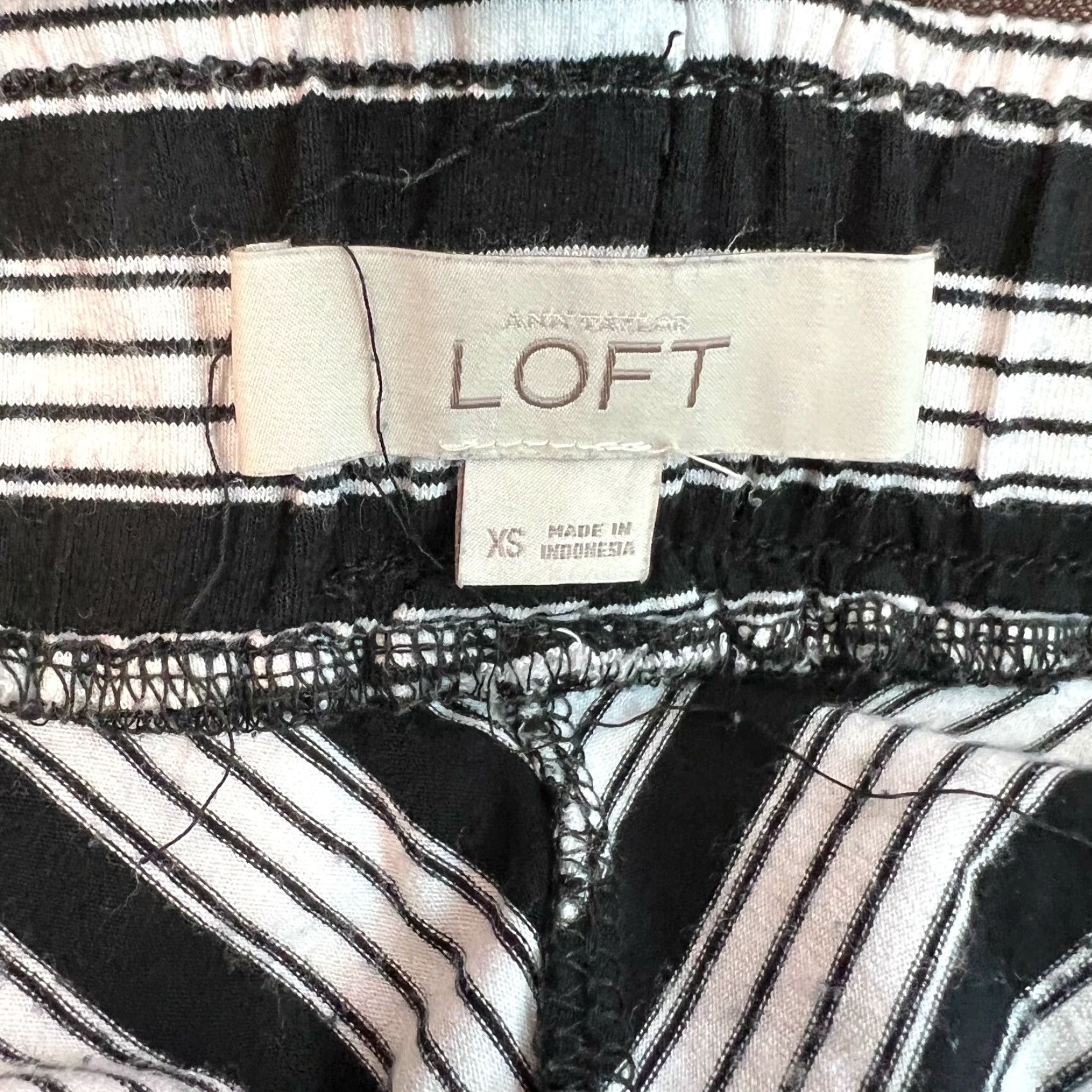 Ann Taylor Ann Taylor Loft Skirt Womens Flat Front Pull On Black Stripe Mini XS Size 26" / US 2 / IT 38 - 6 Thumbnail