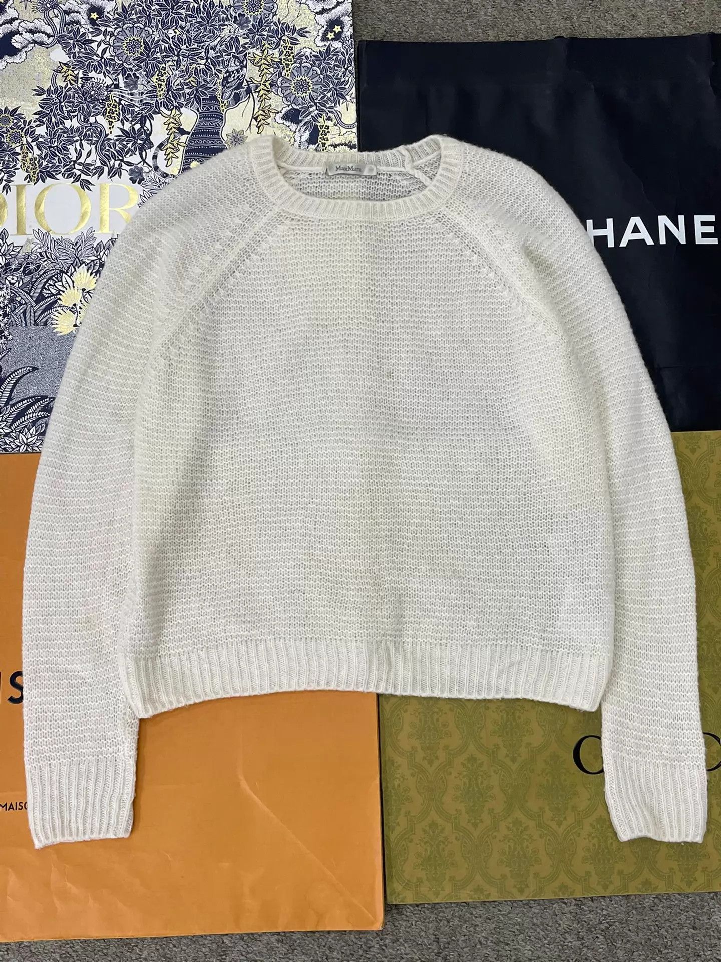 Max Mara MaxMara white cashmere knit crewneck sweater S new Size S / US 4 / IT 40 - 1 Thumbnail