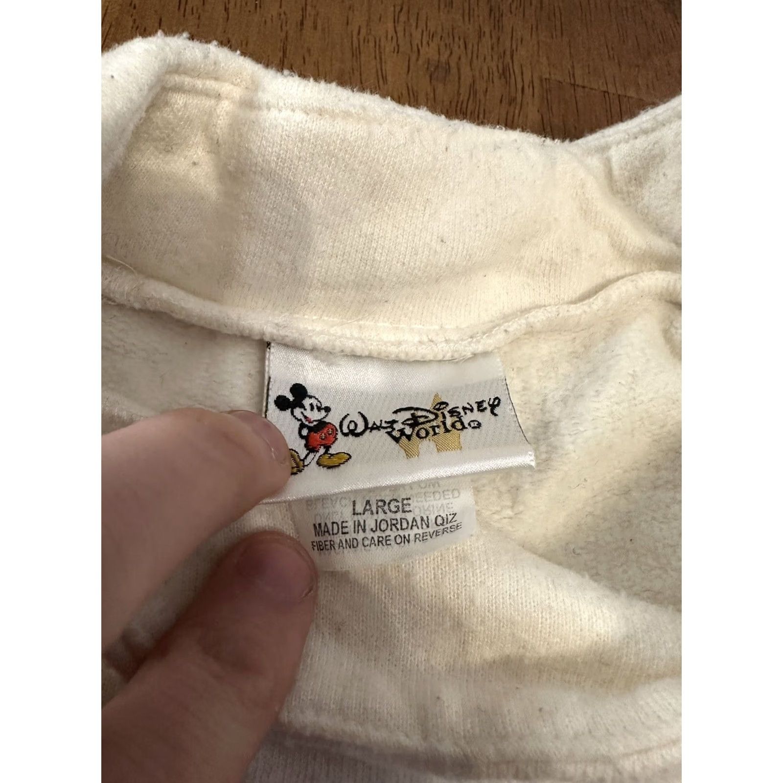 Disney VINTAGE Disney 101 Dalmatians Sweatshirt Large Small White 90s Mens Size US L / EU 52-54 / 3 - 5 Thumbnail