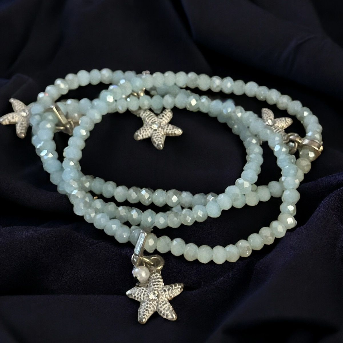Other Icy blue glass bead wrapped stretch starfish charms bracelet Size ONE SIZE - 1 Thumbnail