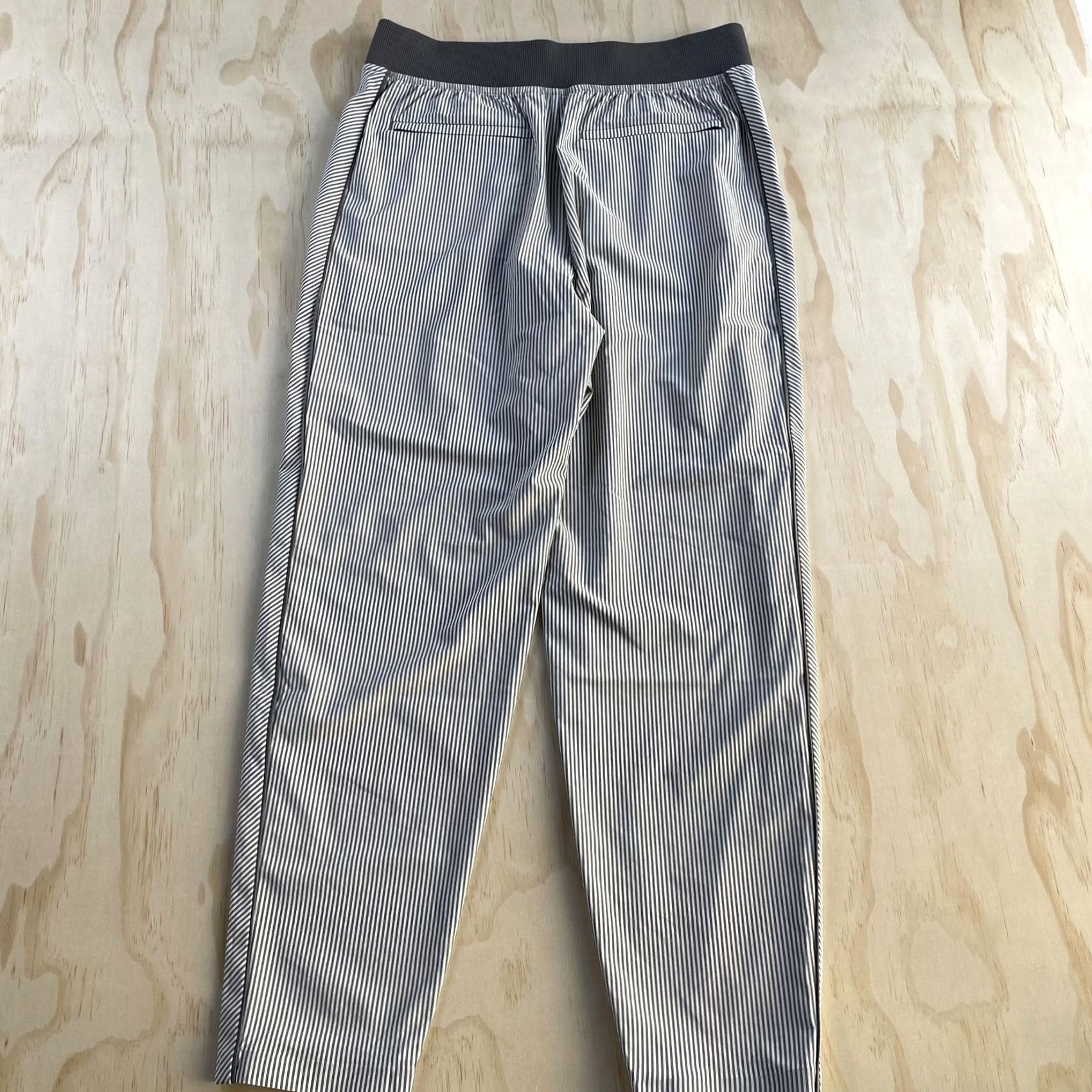 Athleta Athleta Brooklyn Textured Ankle Pants Womens 8 Gray Stripe Pull On Stretch Pants Size 30" / US 8 / IT 44 - 2 Thumbnail
