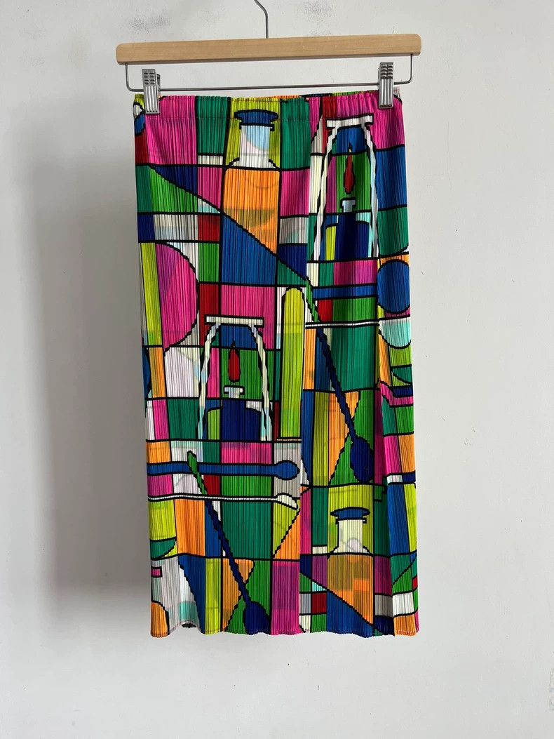 Issey Miyake Issey Miyake size:1 Red, green and blue color-blocked plea Size 22" - 2 Thumbnail