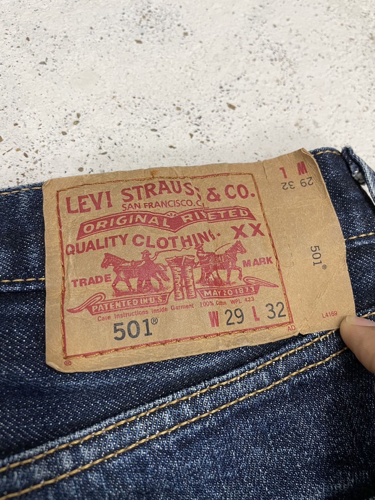 Levi's Levis 501 Straight Leg Buttonfly Dark Denim Distressed Size US 29 - 23 Thumbnail