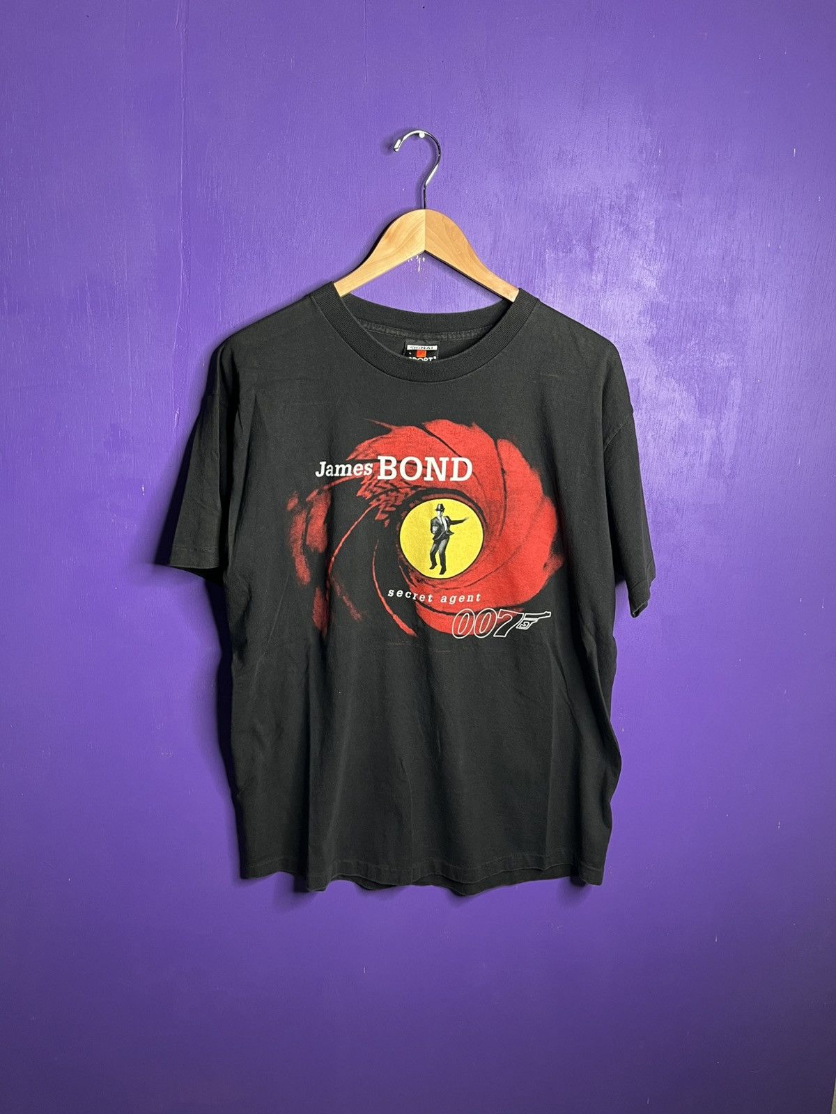 Vintage Vintage 90s James Bond 007 secret agent t-shirt Size US L / EU 52-54 / 3 - 1 Thumbnail
