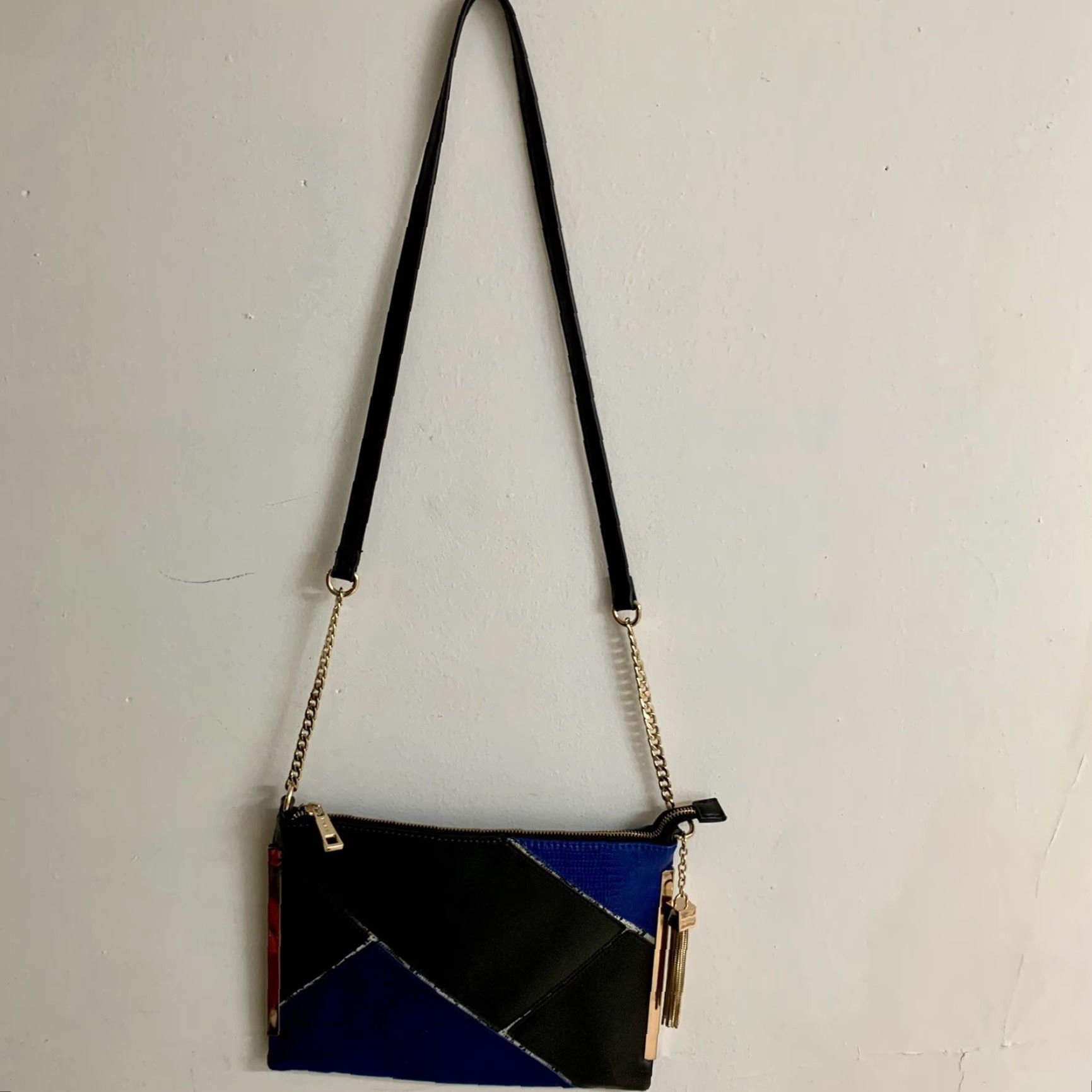 Bebe bebe Crossbody Purse Bag Medium Blue Black Faux Leather Chain Strap Gold Hardware Women Channel Party/Cocktail Size ONE SIZE - 2 Thumbnail