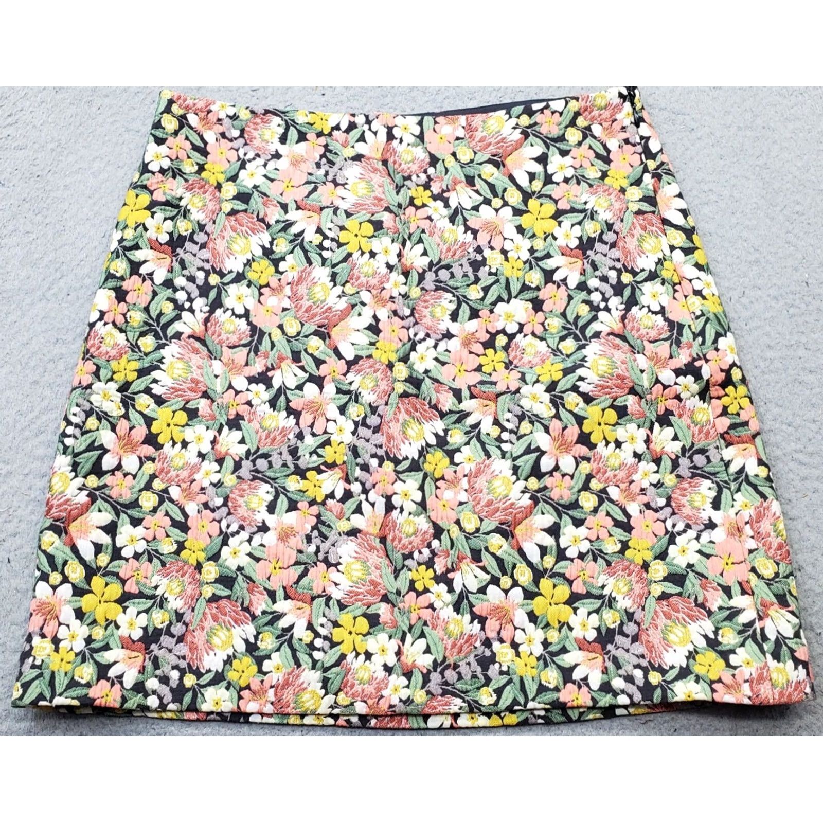 Loft LOFT A-Line Mini Skirt Womens 6 Multi Floral Lined Stretch Skimming Fit Side Zip Size 28" / US 6 / IT 42 - 2 Thumbnail