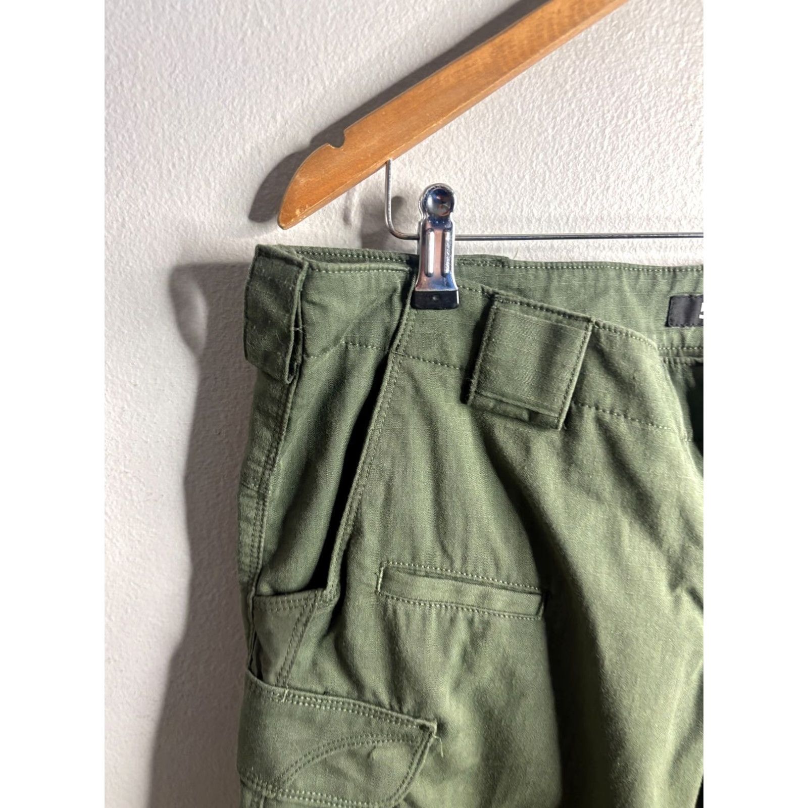 Vintage 5.11 Tactical Pants Womens 18 Regular Green Cargo Ripstop Outdoor Hiking Pants Women Regular 5.11 Tactical Green Cargo Size 40" / US 18 - 2 Thumbnail