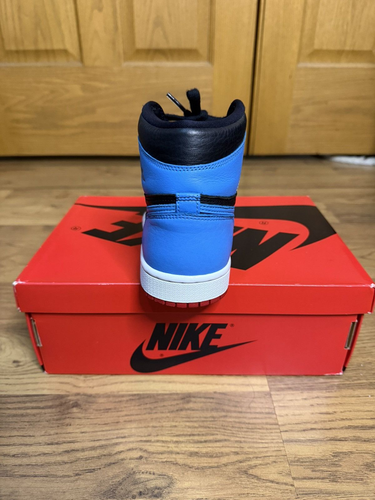 Jordan Brand Air Jordan 1 “UNC TO CHI” Size 5.5y Size US 5.5 / EU 38 - 2 Thumbnail