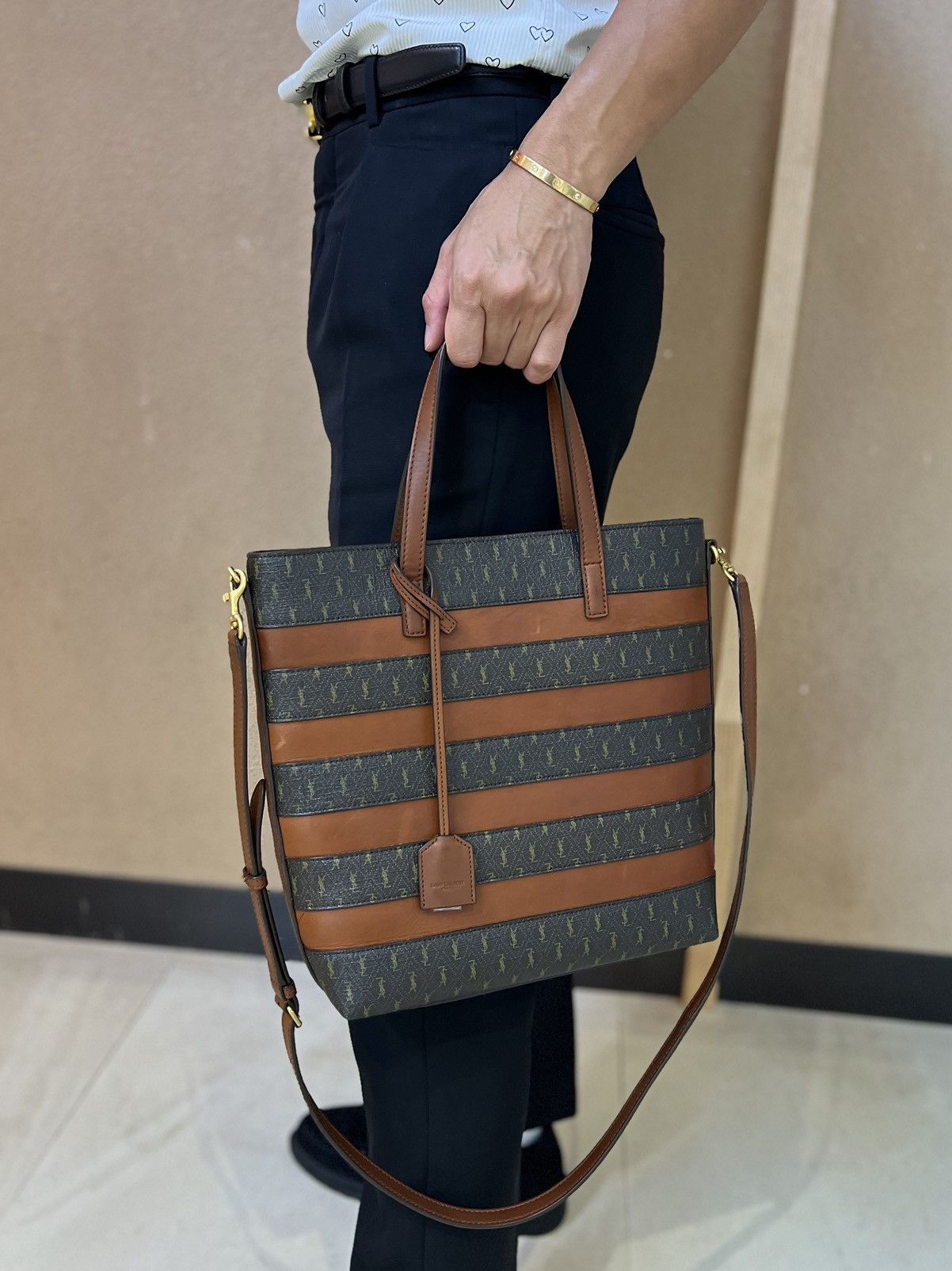 Saint Laurent Paris SS22 Le Monogramme Coated Canvas Shopping Bag Size ONE SIZE - 8 Thumbnail