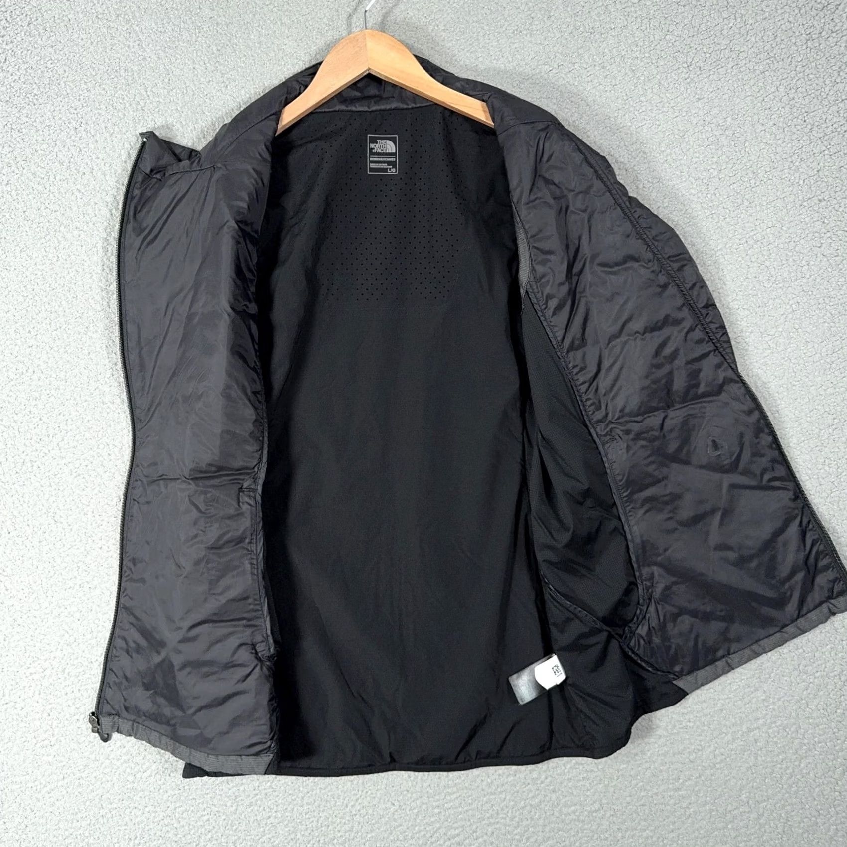 The North Face VINTAGE? No. The North Face Ventrix Womens Large Gray Black Insulated Full Zip Vest Jacket Size L / US 10 / IT 46 - 4 Thumbnail