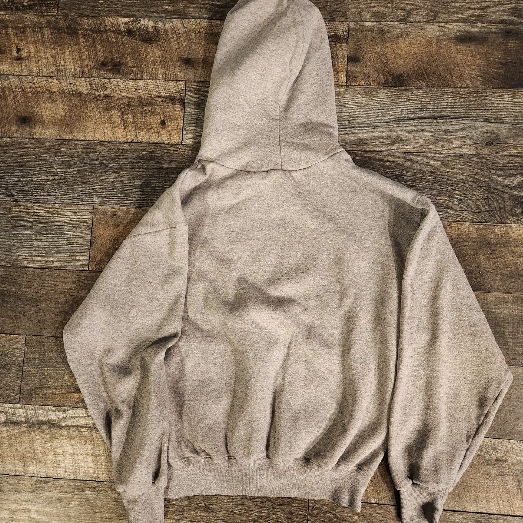 John Deere VINTAGE John Deere Sweatshirt Hooded Sweatshirt Mens Large Gray 90s Pullover Logo Regular Mens Size US L / EU 52-54 / 3 - 3 Thumbnail