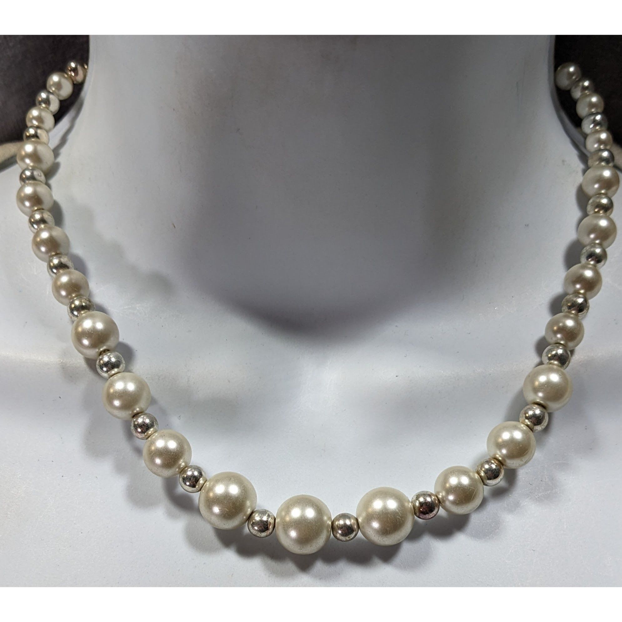 Other Vintage KR Marked Faux Pearl And Silver Tone Beaded Necklace Size ONE SIZE - 5 Thumbnail