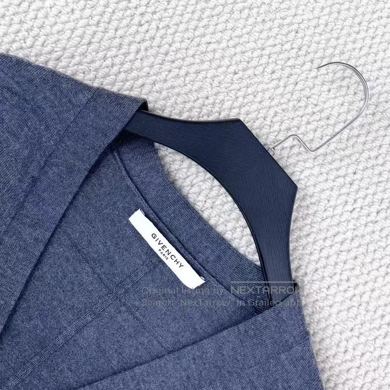 Givenchy Givenchy Gray embroidered love letter logo wool knit cardi Size US S / EU 44-46 / 1 - 3 Thumbnail
