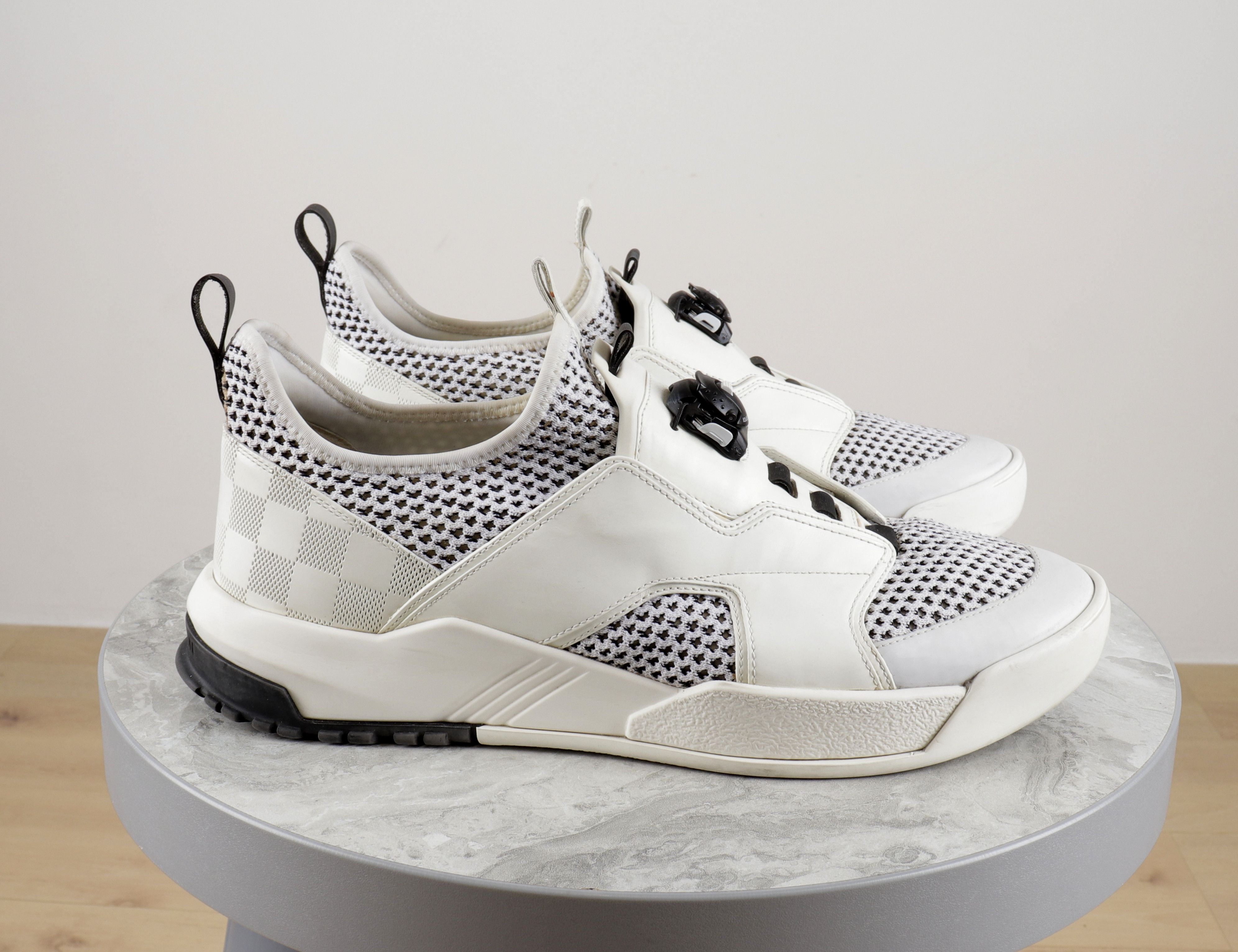 Louis Vuitton LOUIS VUITTON Mesh Leather White Black Low Sneakers Size US 10 / EU 43 - 1 Thumbnail