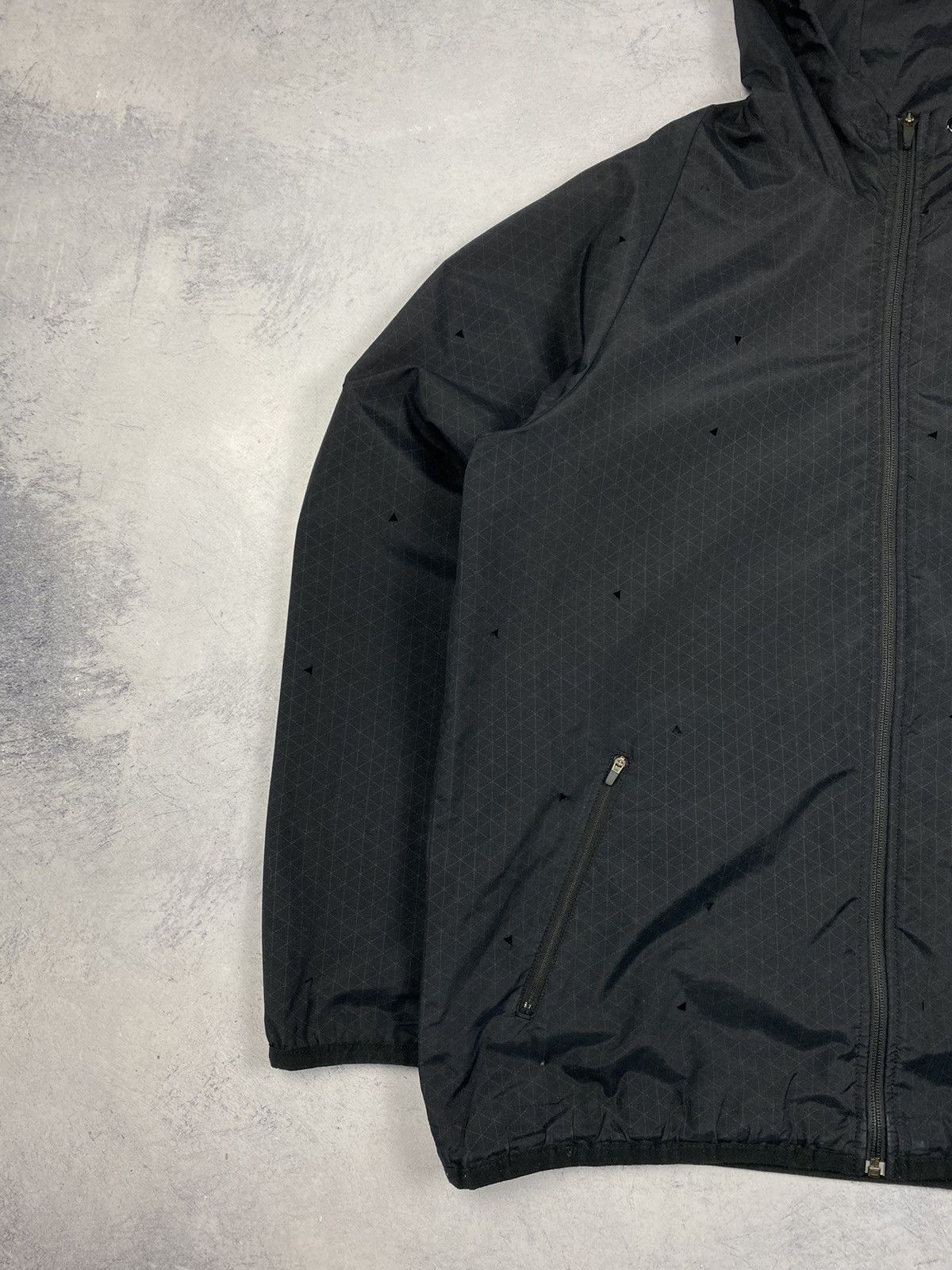Nike Vintage 00s Nike windbreaker track full zip black jacket Size US L / EU 52-54 / 3 - 4 Thumbnail