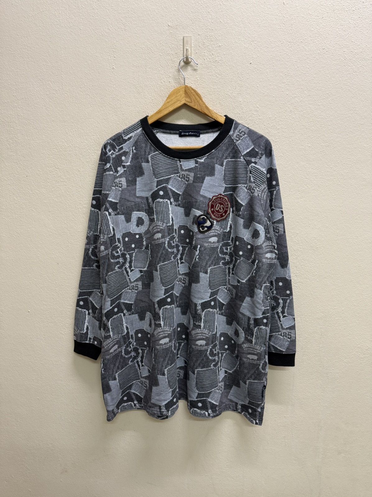 Japanese Brand DRUG STORE ALLOVEPRINT POCKET SWEATSHIRT Size US XL / EU 56 / 4 - 15 Thumbnail